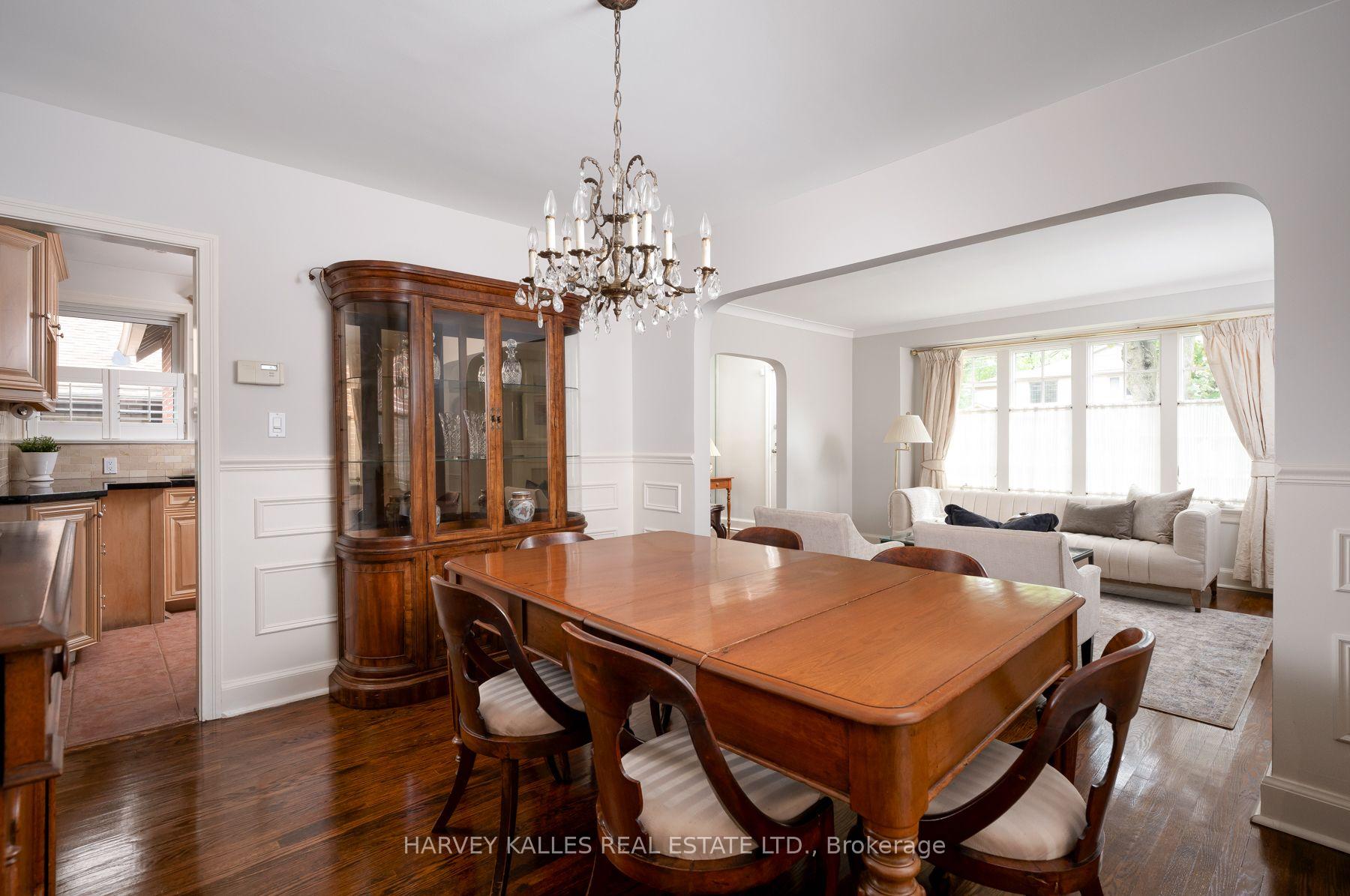 Photo 8 of 4 Athlone Drive, Etobicoke, Stonegate-Queensway — HOMEH