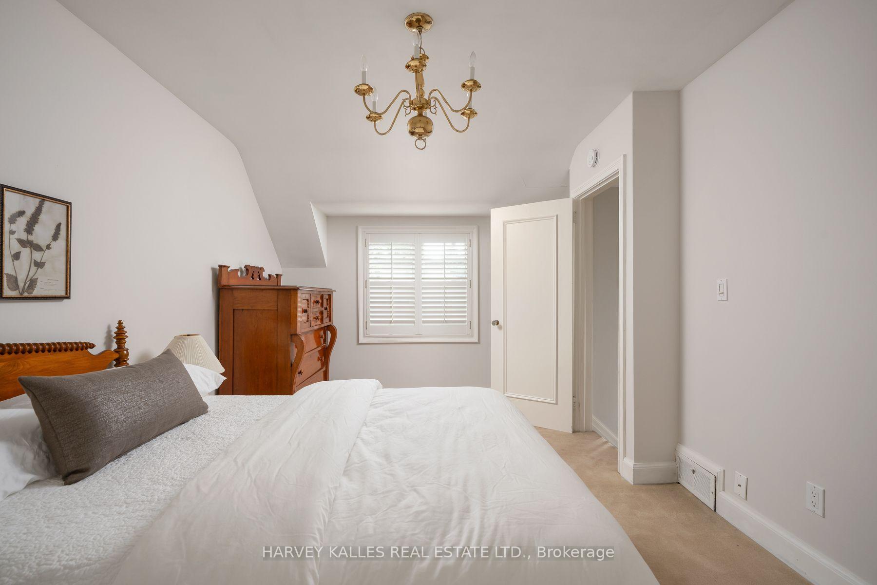 Photo 16 of 4 Athlone Drive, Etobicoke, Stonegate-Queensway — HOMEH