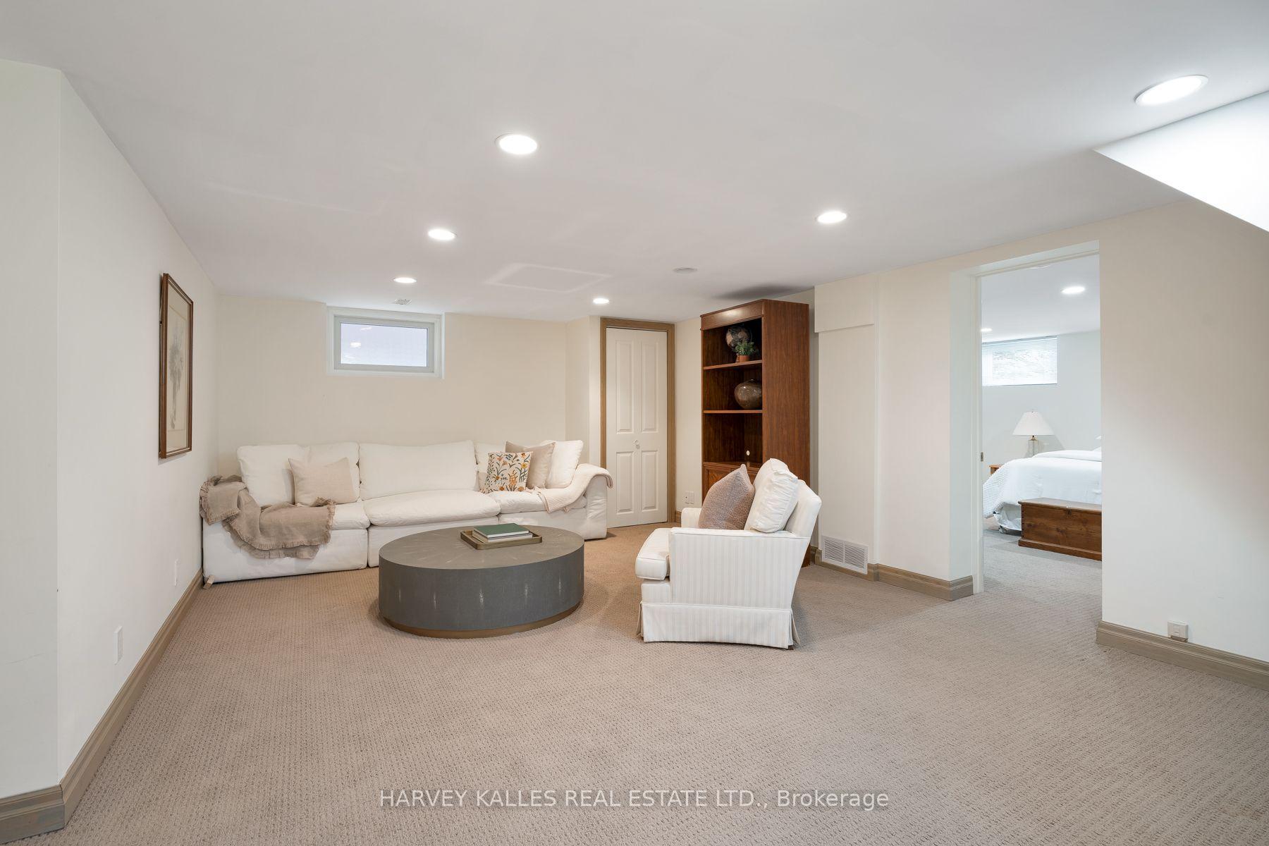 Photo 17 of 4 Athlone Drive, Etobicoke, Stonegate-Queensway — HOMEH