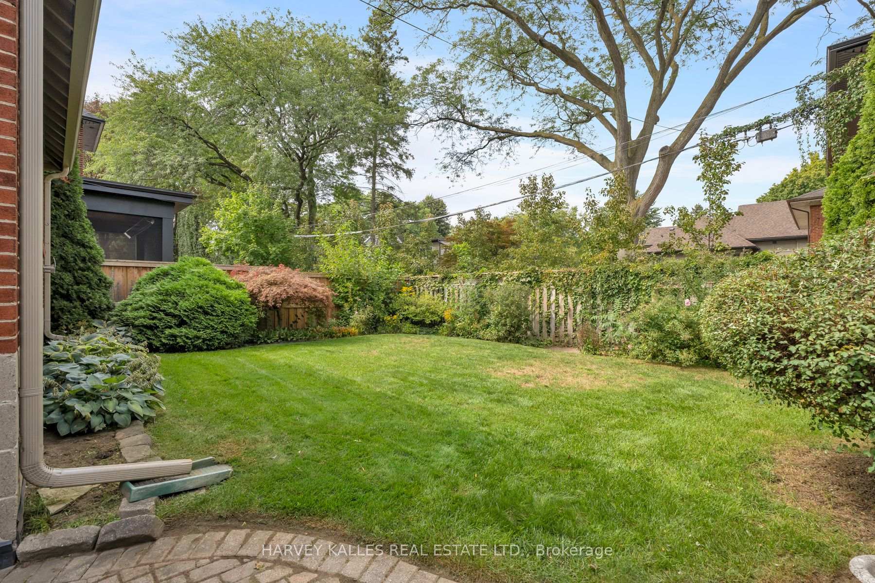 Photo 23 of 4 Athlone Drive, Etobicoke, Stonegate-Queensway — HOMEH