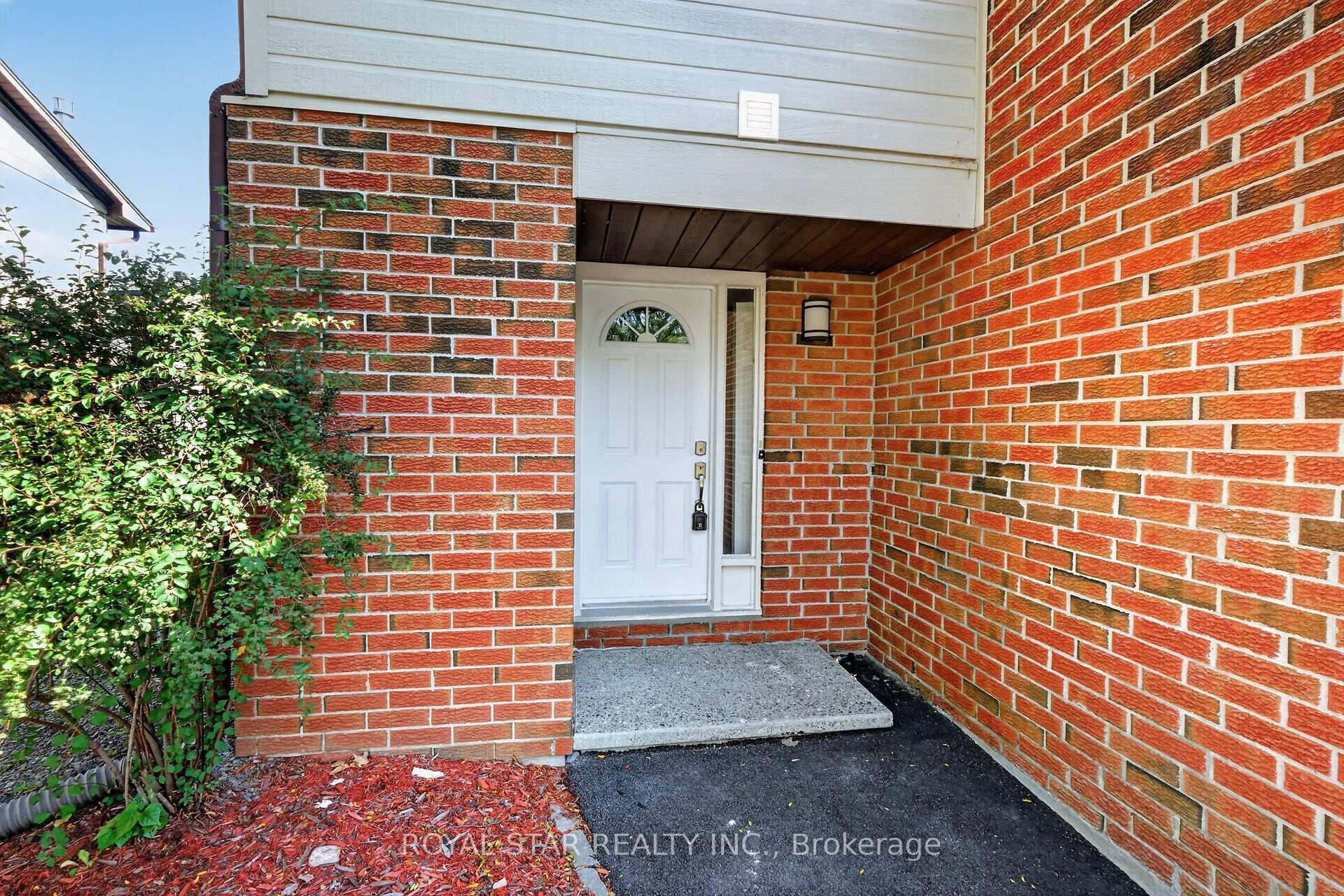 Photo 6 of Unit 207, 3205 Uplands Drive, Ottawa, Hunt Club Woods — HOMEH