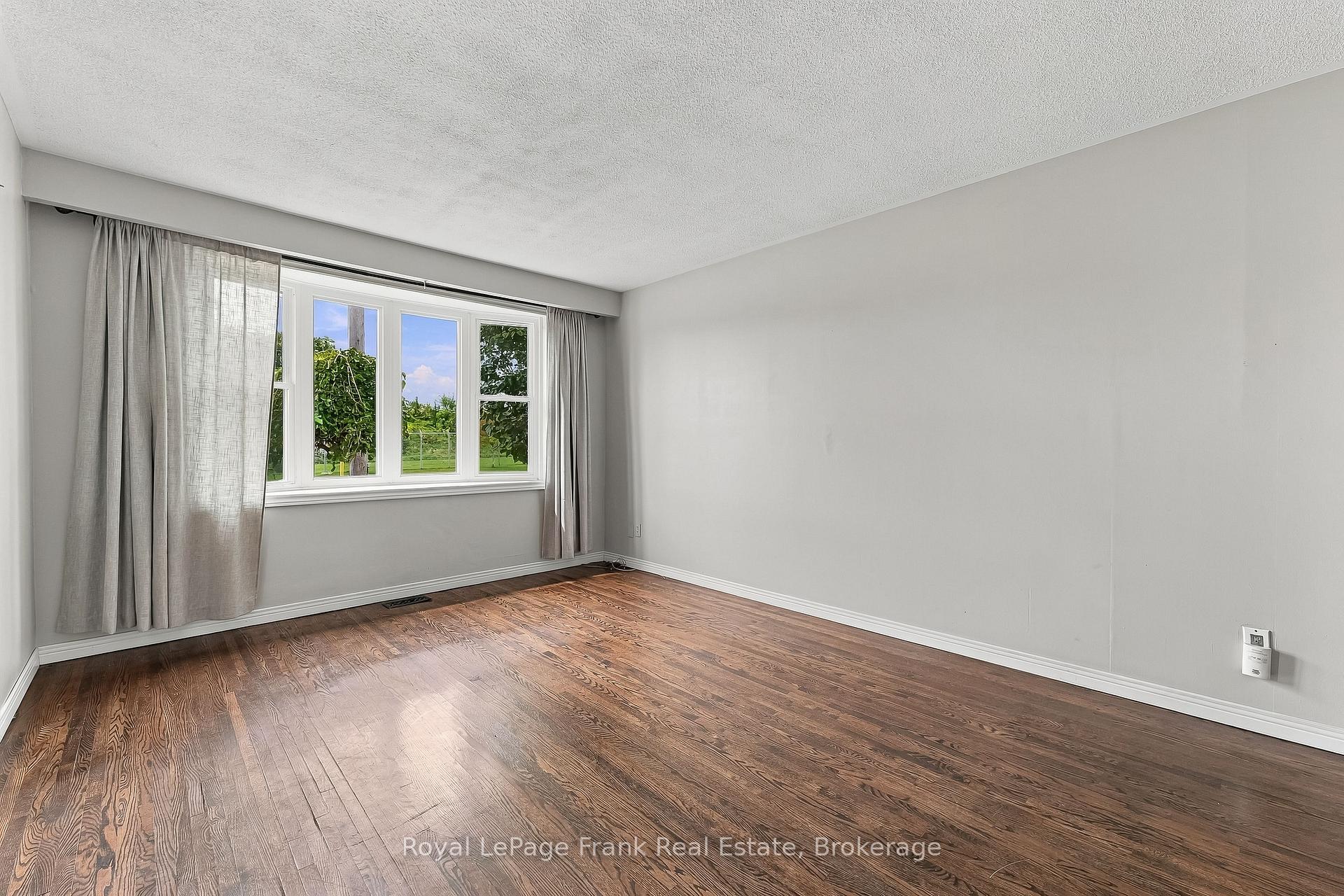 Photo 5 of 1317 Park Road S, Oshawa, Lakeview — HOMEH