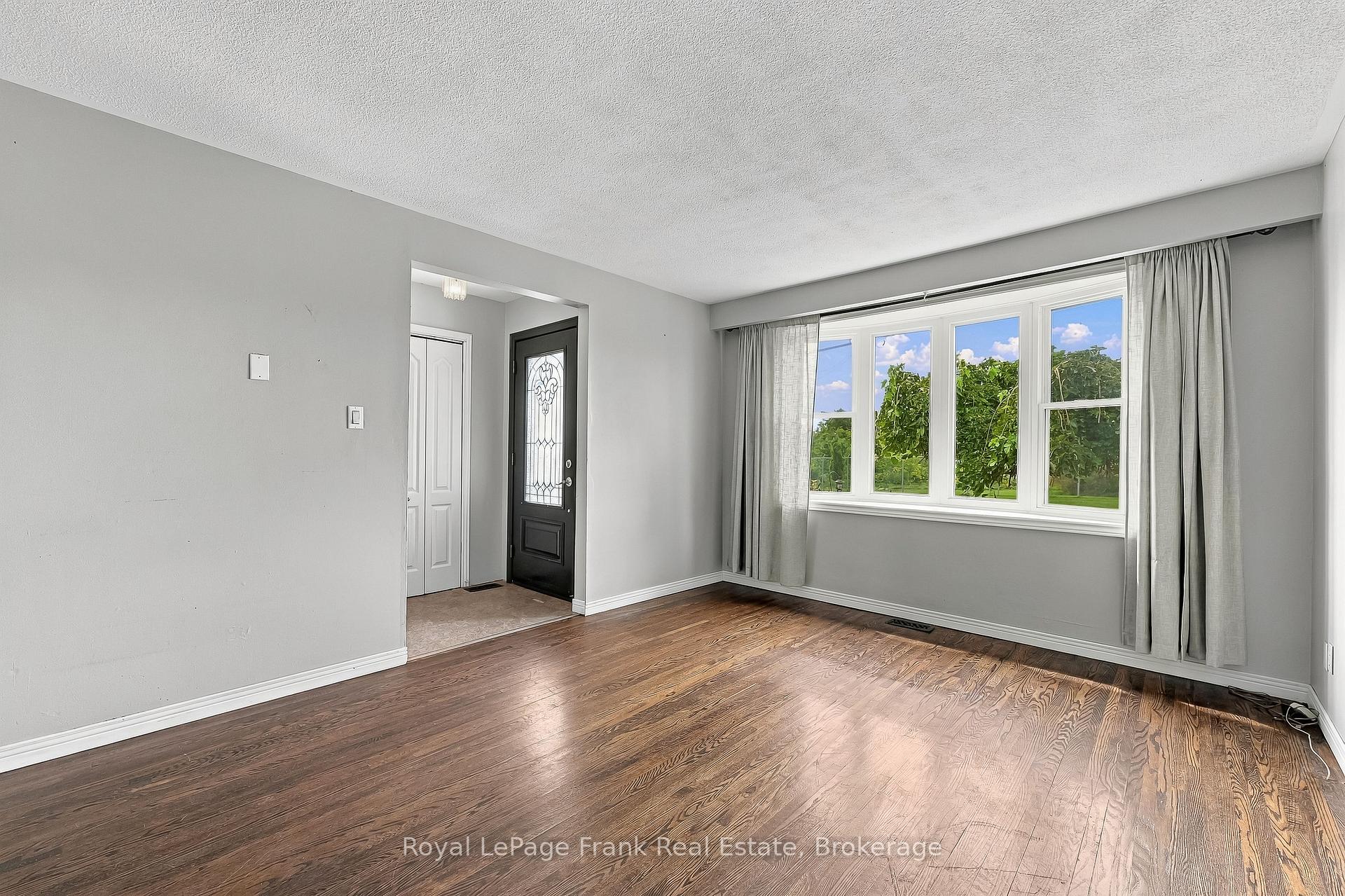 Photo 7 of 1317 Park Road S, Oshawa, Lakeview — HOMEH