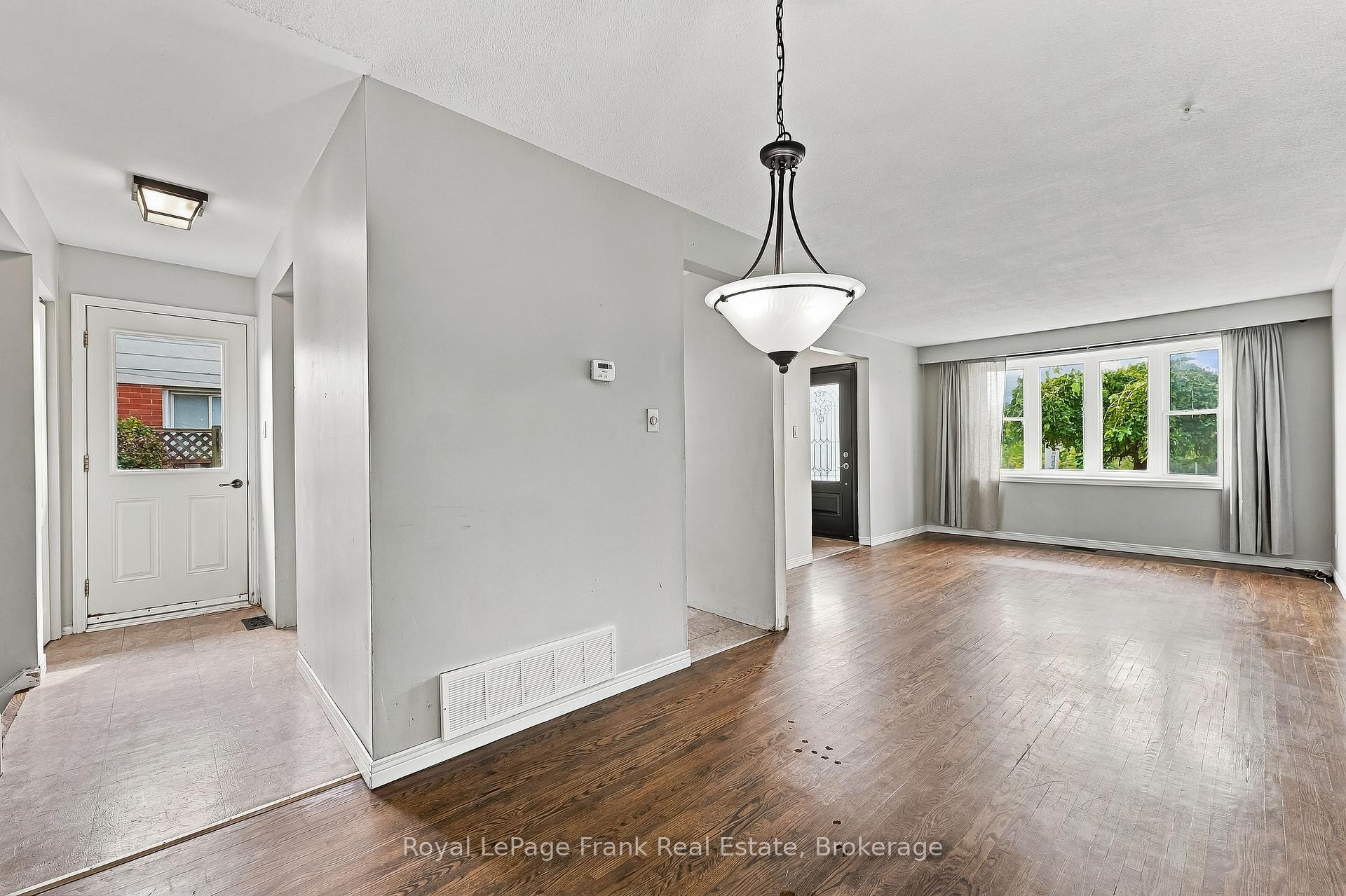 Photo 8 of 1317 Park Road S, Oshawa, Lakeview — HOMEH