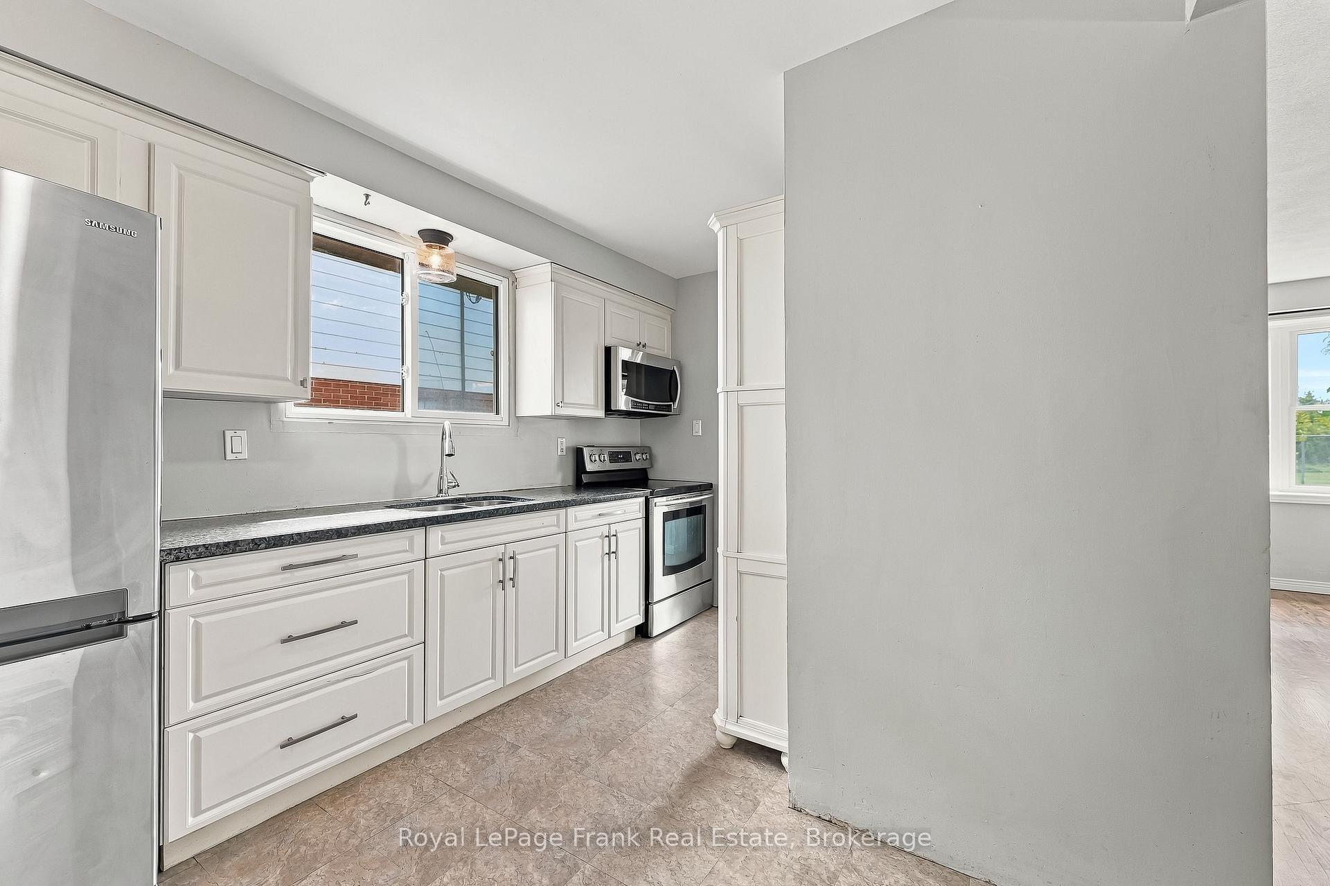 Photo 9 of 1317 Park Road S, Oshawa, Lakeview — HOMEH