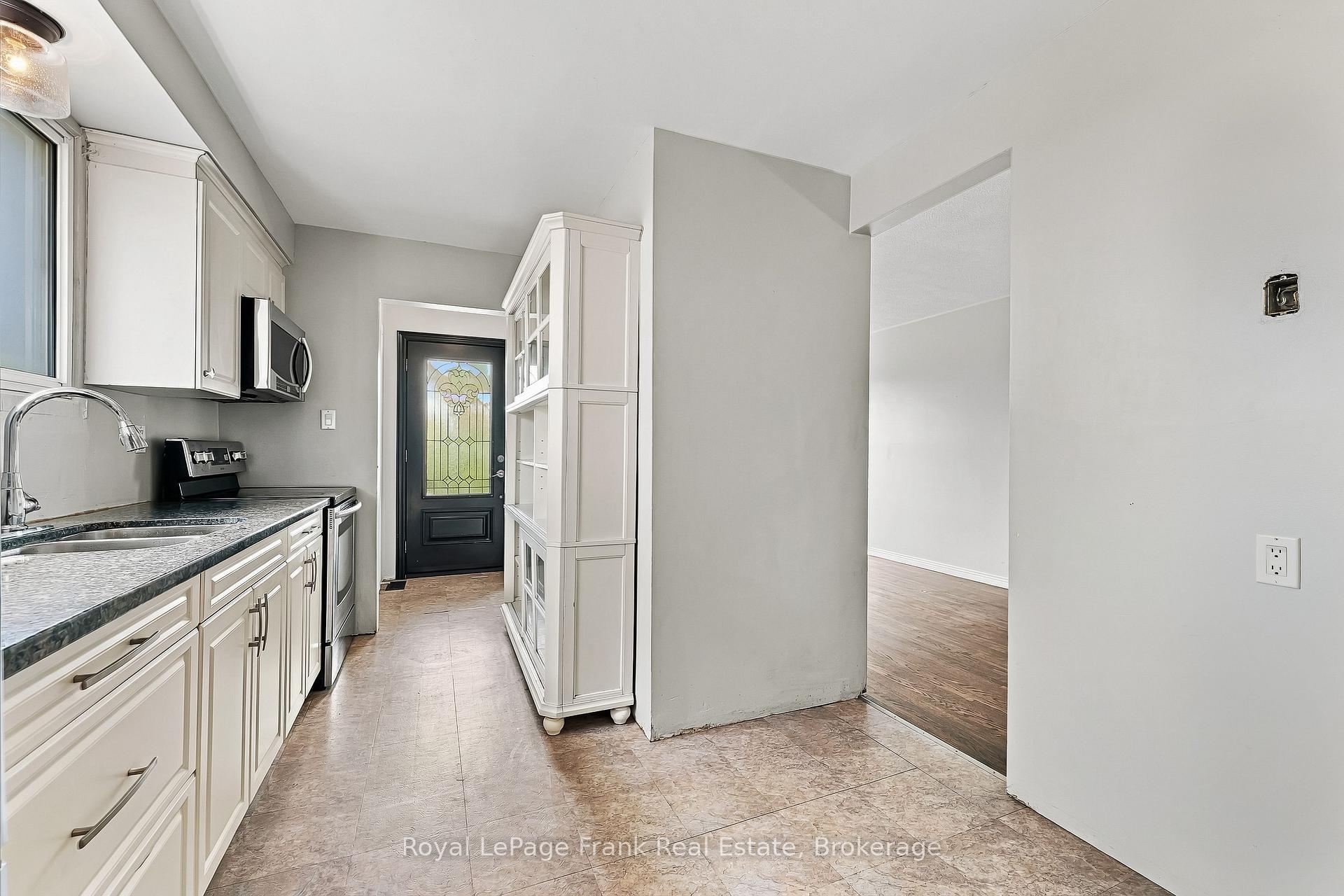 Photo 10 of 1317 Park Road S, Oshawa, Lakeview — HOMEH