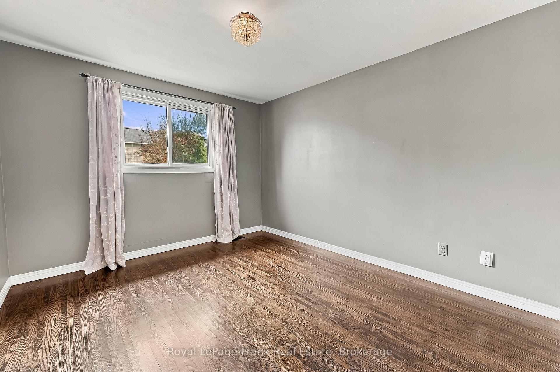 Photo 12 of 1317 Park Road S, Oshawa, Lakeview — HOMEH