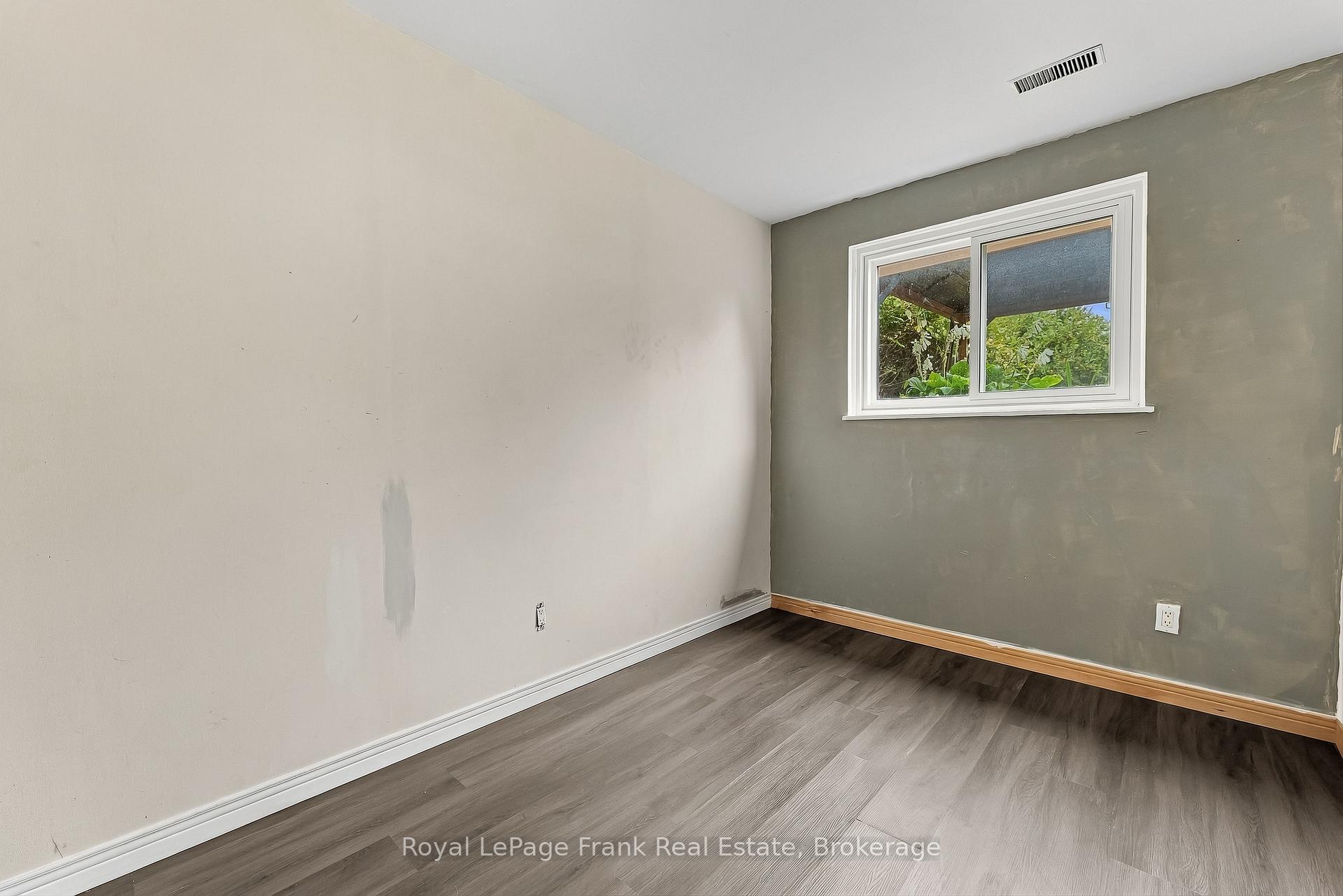 Photo 18 of 1317 Park Road S, Oshawa, Lakeview — HOMEH