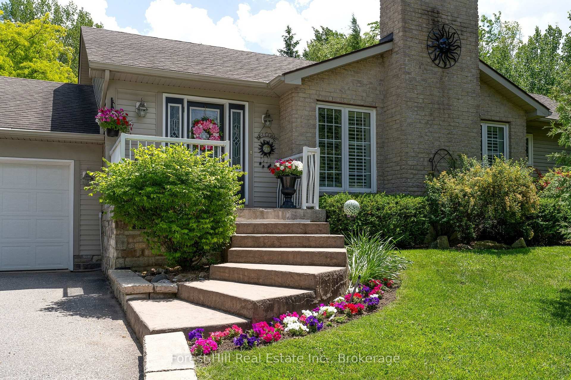 Photo 3 of 131 Aspen Way, Blue Mountains — HOMEH
