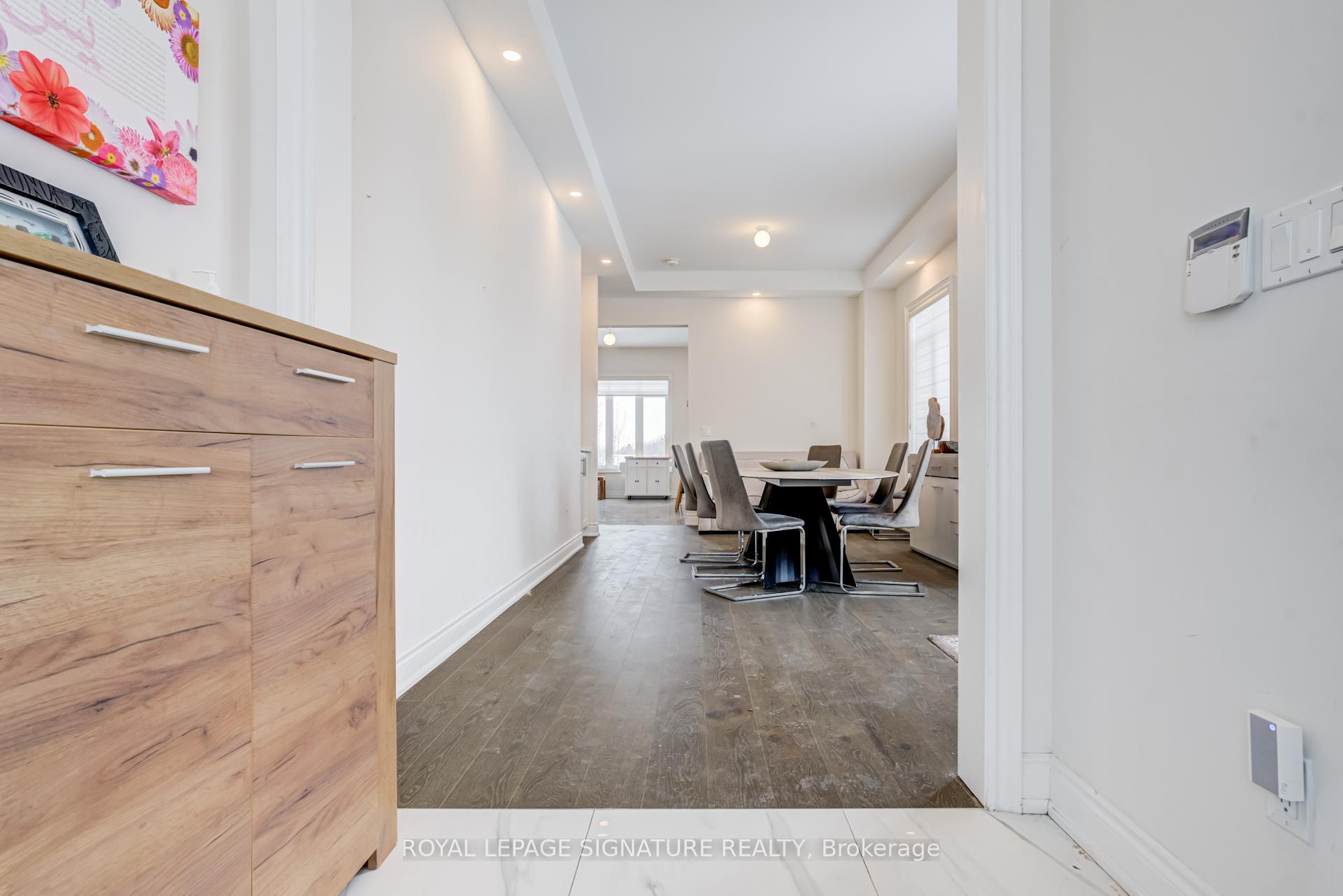 Photo 5 of 71 Maple Fields Circle, Aurora, Aurora Estates — HOMEH