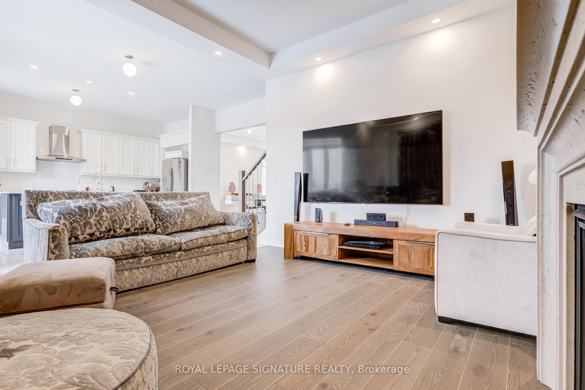 Photo 30 of 71 Maple Fields Circle, Aurora, Aurora Estates — HOMEH