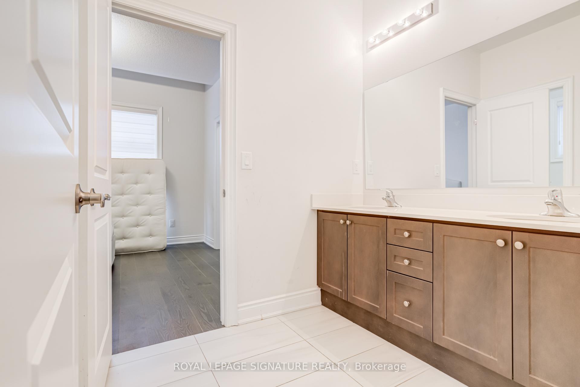 Photo 57 of 71 Maple Fields Circle, Aurora, Aurora Estates — HOMEH