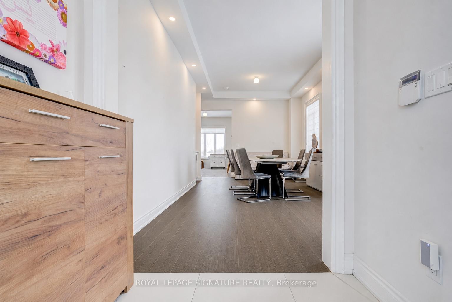 Photo 6 of 71 Maple Fields Circle, Aurora, Aurora Estates — HOMEH