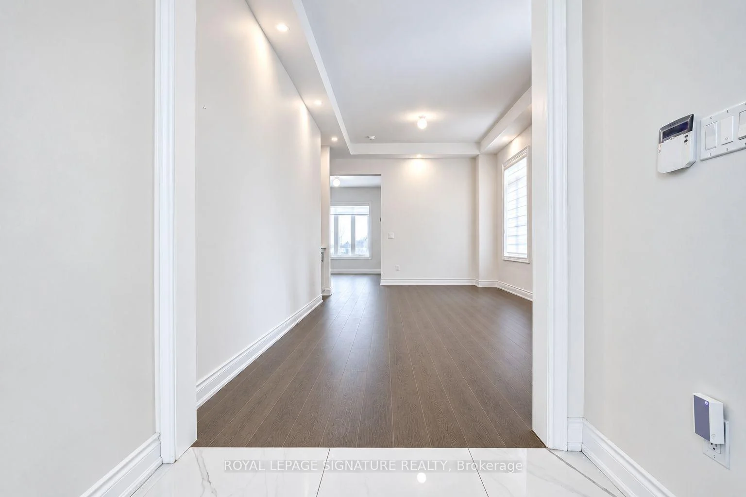 Photo 7 of 71 Maple Fields Circle, Aurora, Aurora Estates — HOMEH