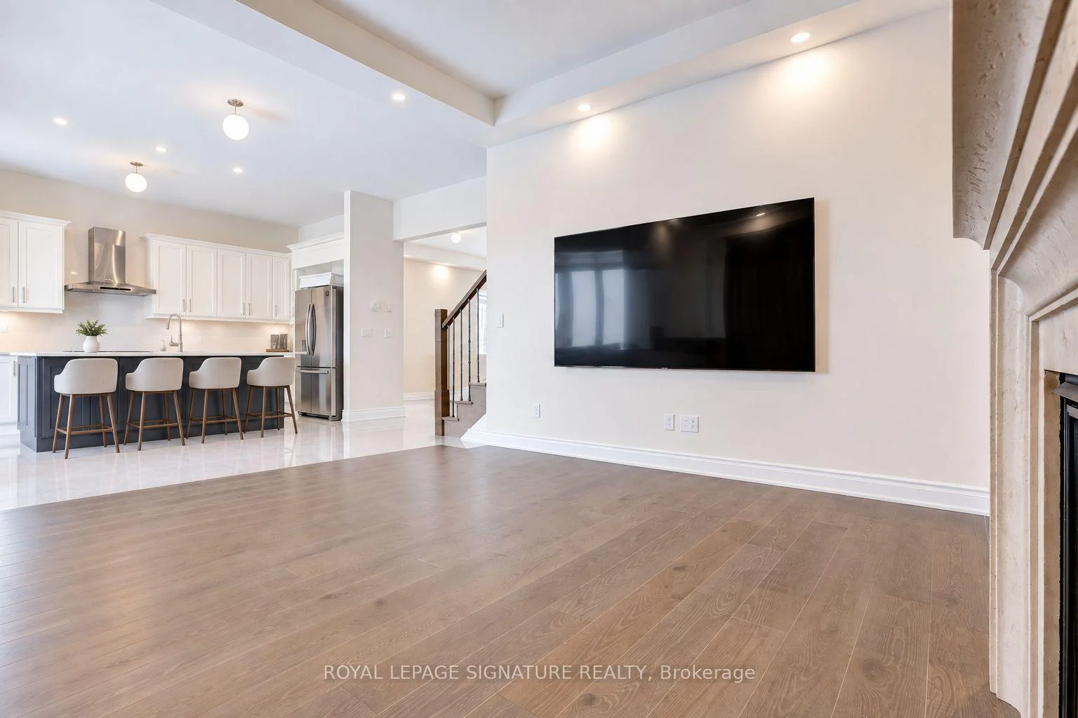 Photo 31 of 71 Maple Fields Circle, Aurora, Aurora Estates — HOMEH
