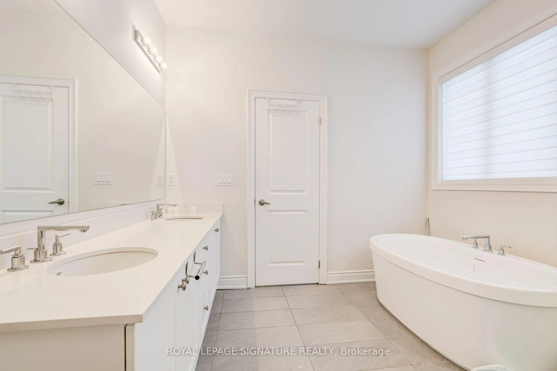 Photo 52 of 71 Maple Fields Circle, Aurora, Aurora Estates — HOMEH