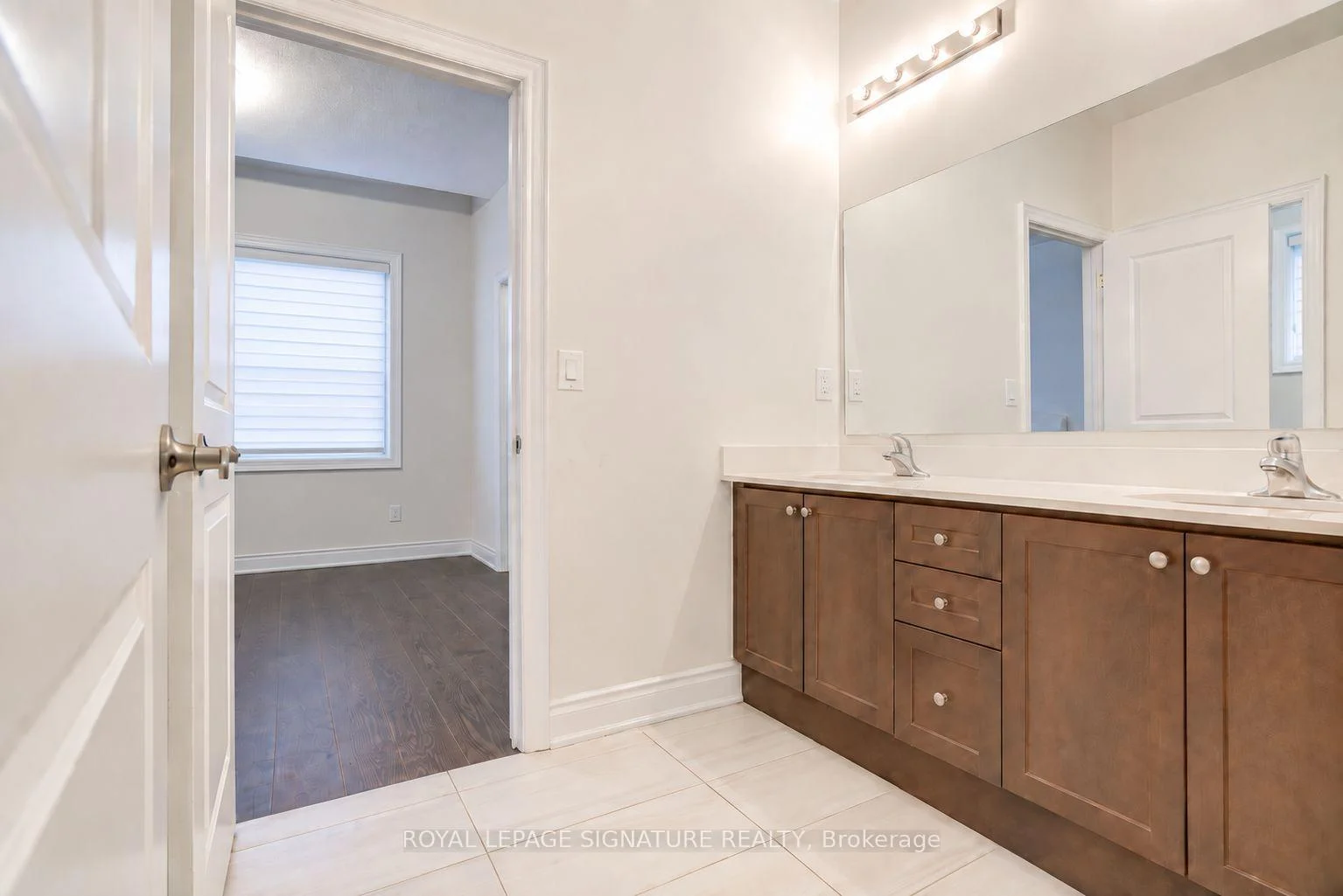 Photo 58 of 71 Maple Fields Circle, Aurora, Aurora Estates — HOMEH
