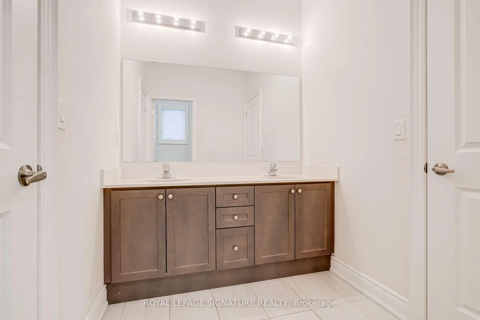 Photo 60 of 71 Maple Fields Circle, Aurora, Aurora Estates — HOMEH