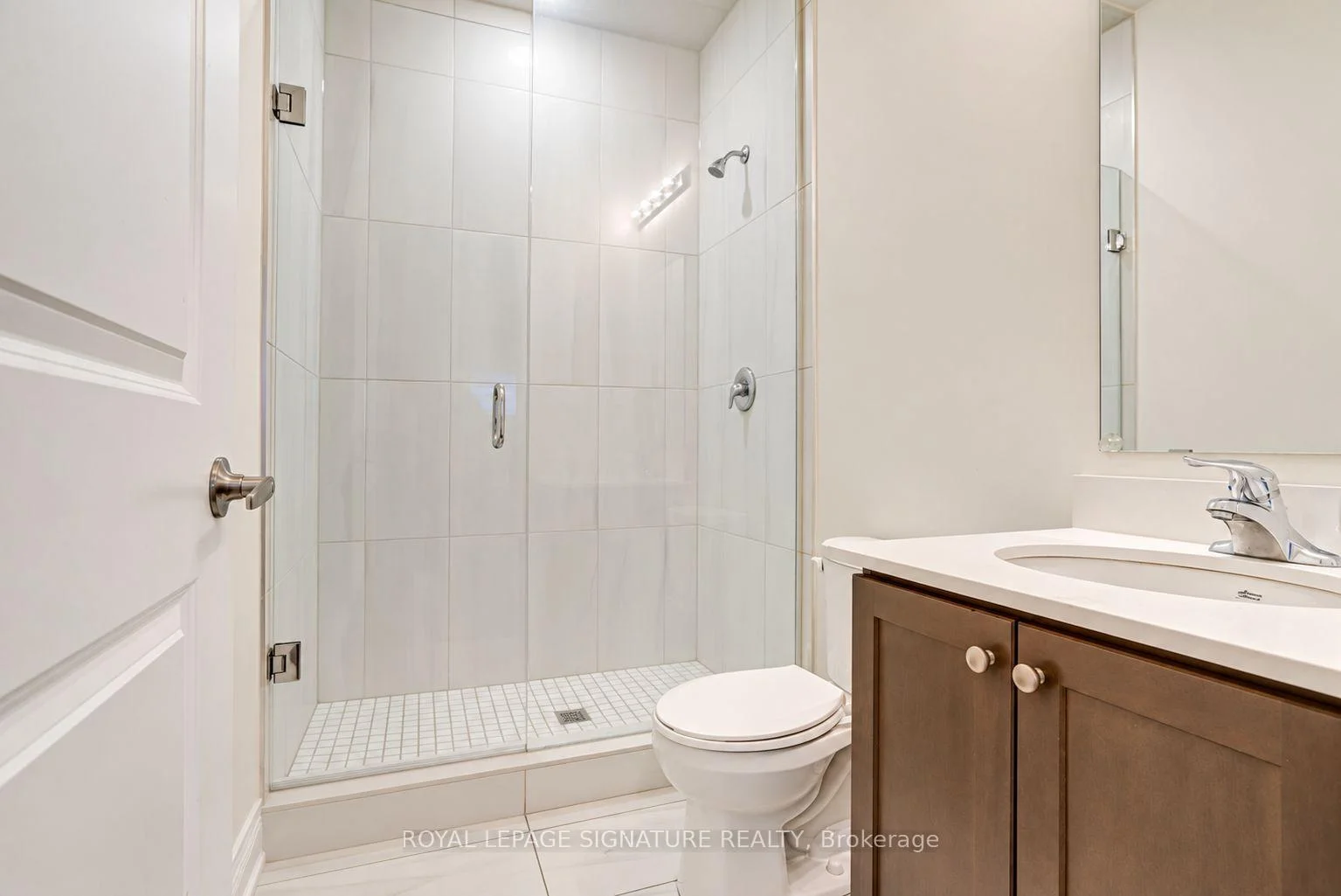Photo 76 of 71 Maple Fields Circle, Aurora, Aurora Estates — HOMEH