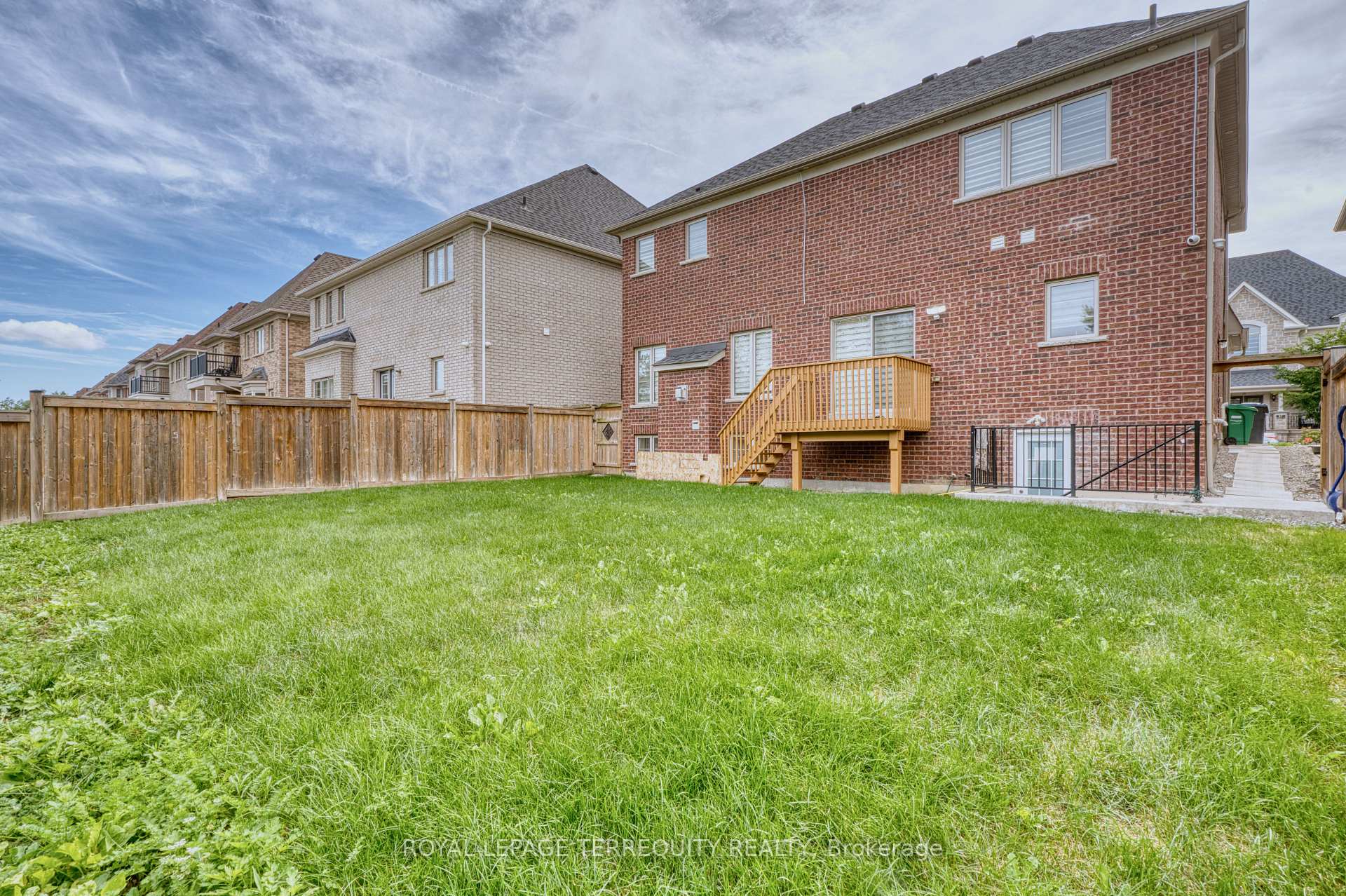 Photo 4 of 38 Rhapsody Crescent, Brampton, Vales of Castlemore — HOMEH