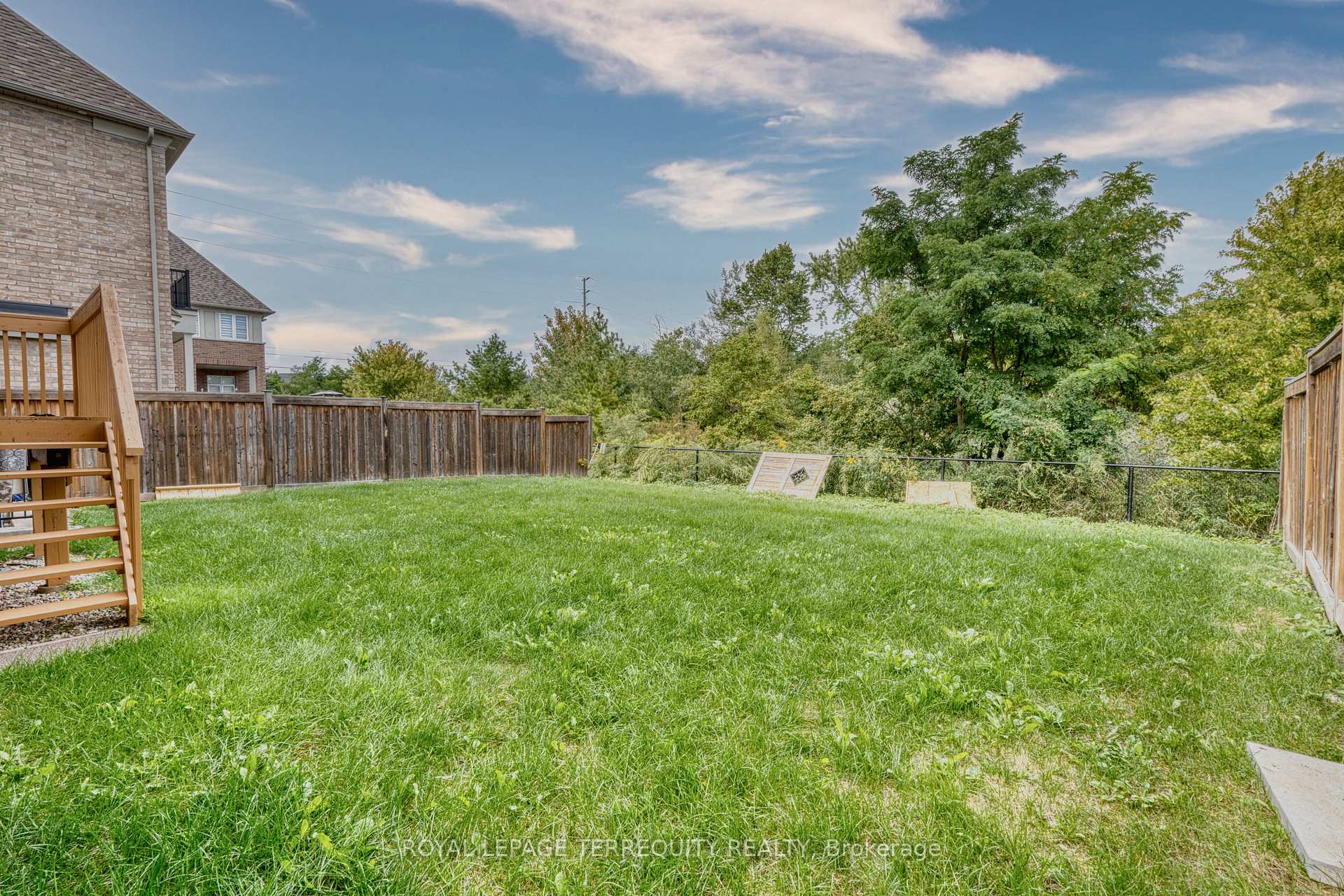 Photo 5 of 38 Rhapsody Crescent, Brampton, Vales of Castlemore — HOMEH