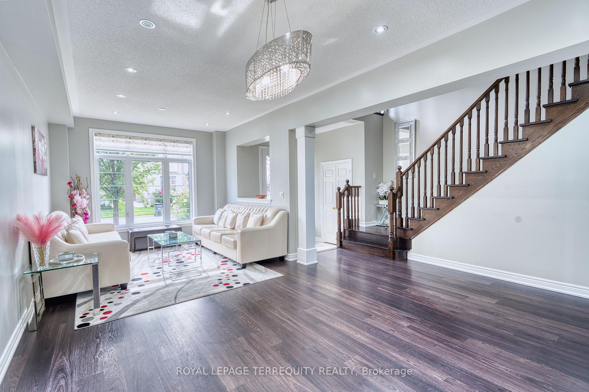 Photo 6 of 38 Rhapsody Crescent, Brampton, Vales of Castlemore — HOMEH