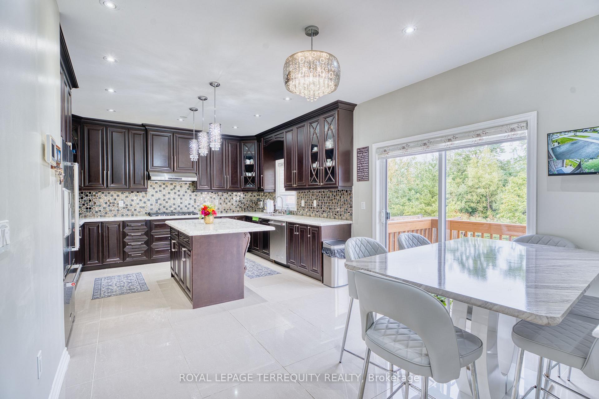 Photo 9 of 38 Rhapsody Crescent, Brampton, Vales of Castlemore — HOMEH
