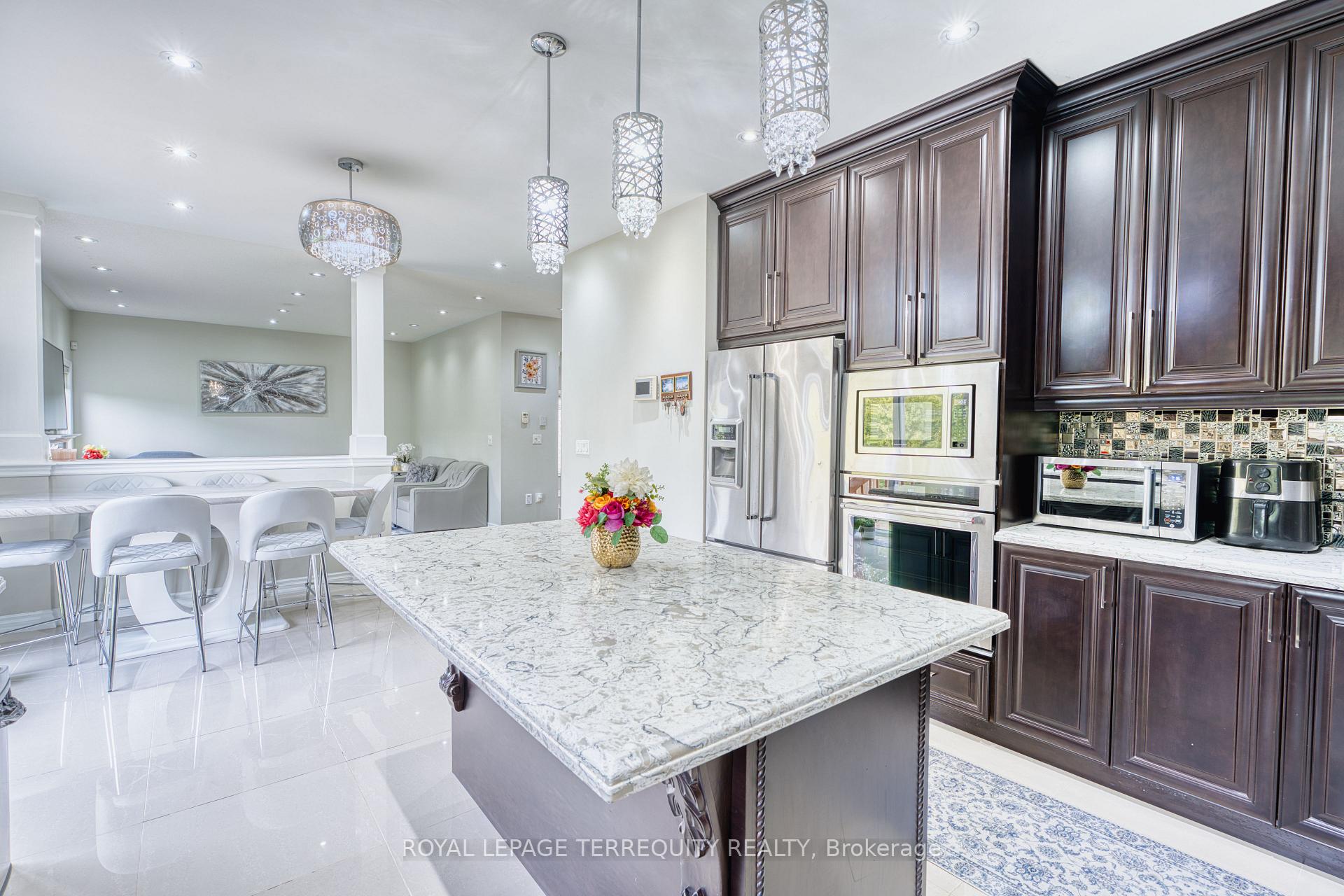 Photo 11 of 38 Rhapsody Crescent, Brampton, Vales of Castlemore — HOMEH