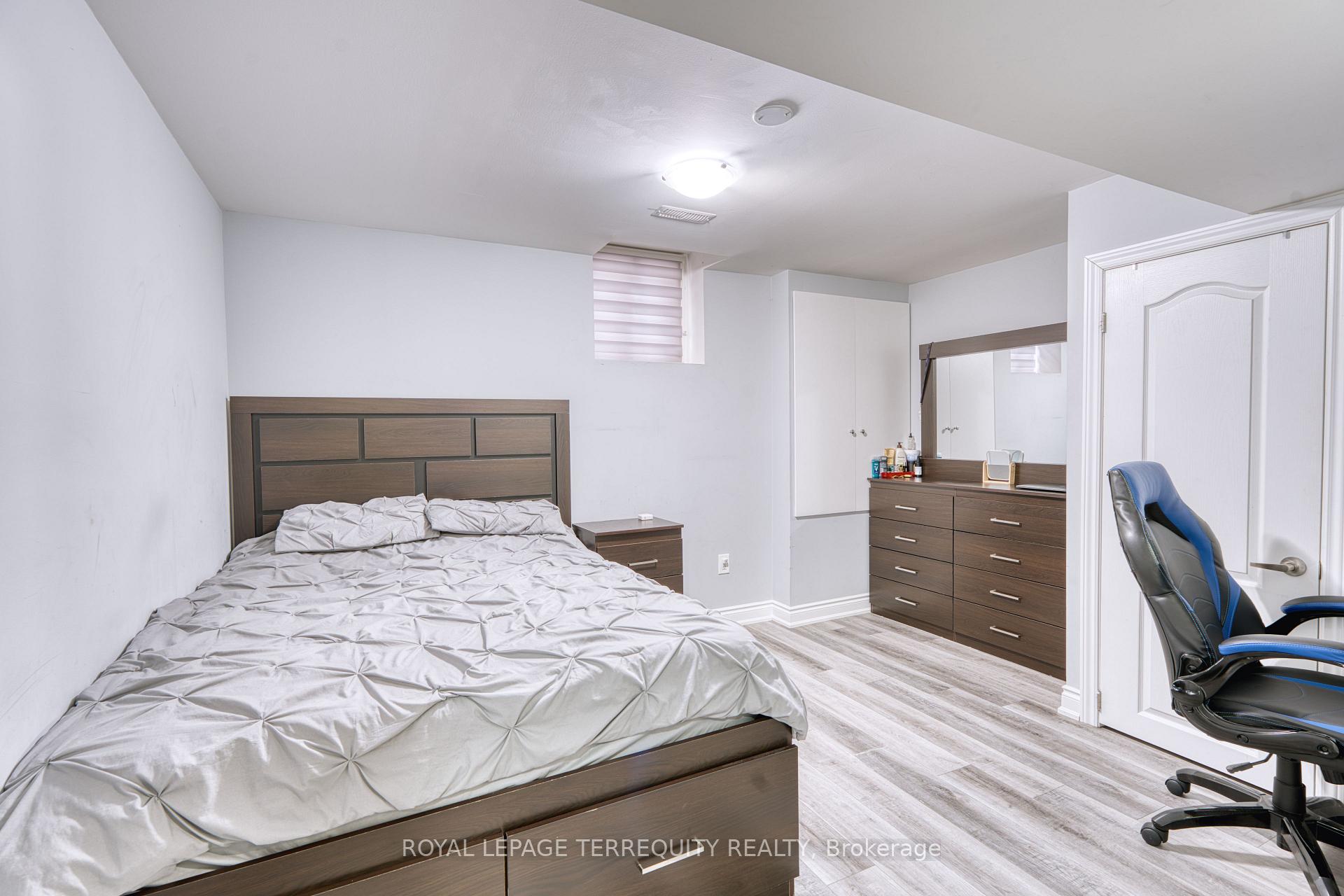 Photo 12 of 38 Rhapsody Crescent, Brampton, Vales of Castlemore — HOMEH