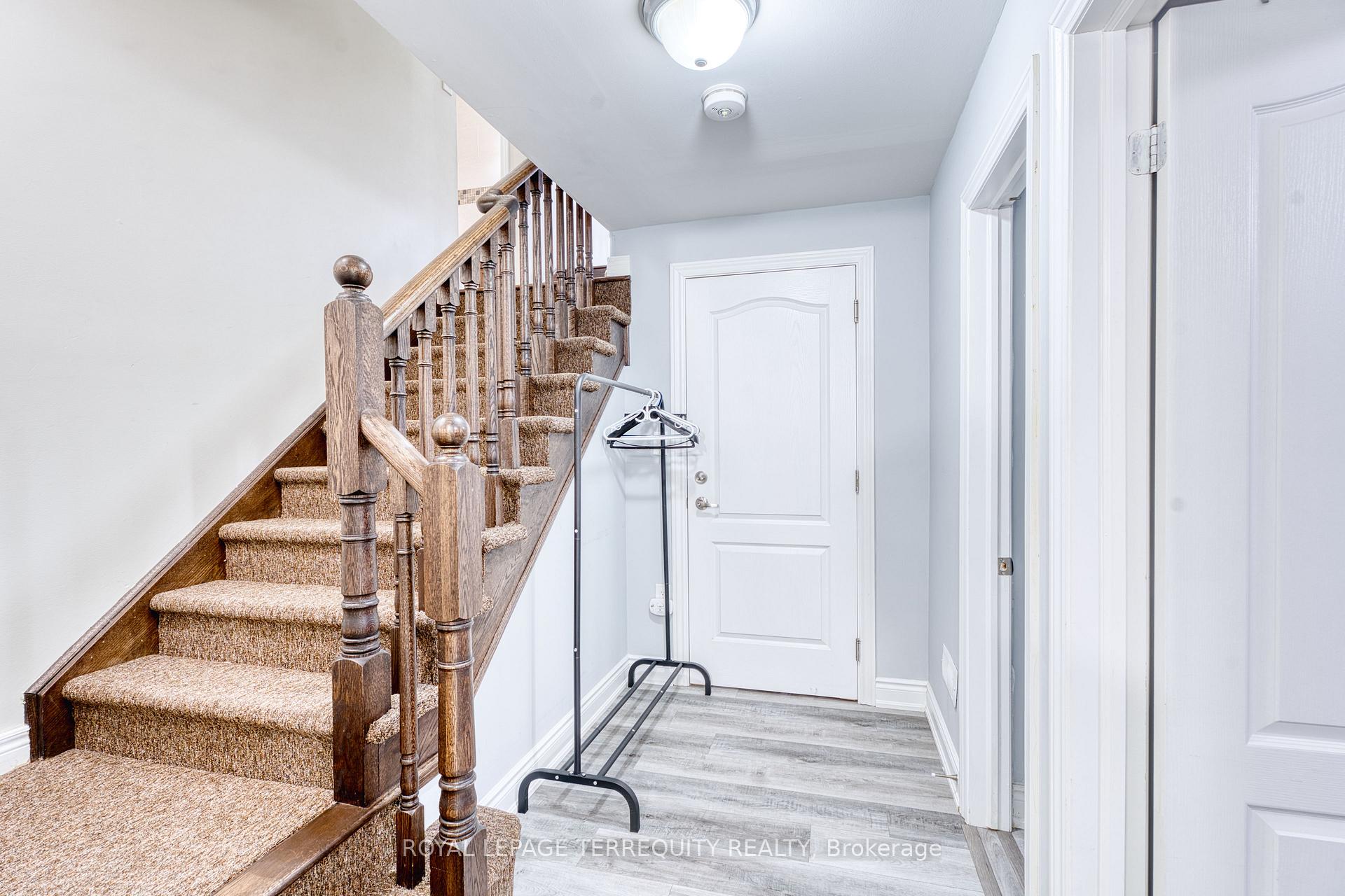 Photo 14 of 38 Rhapsody Crescent, Brampton, Vales of Castlemore — HOMEH