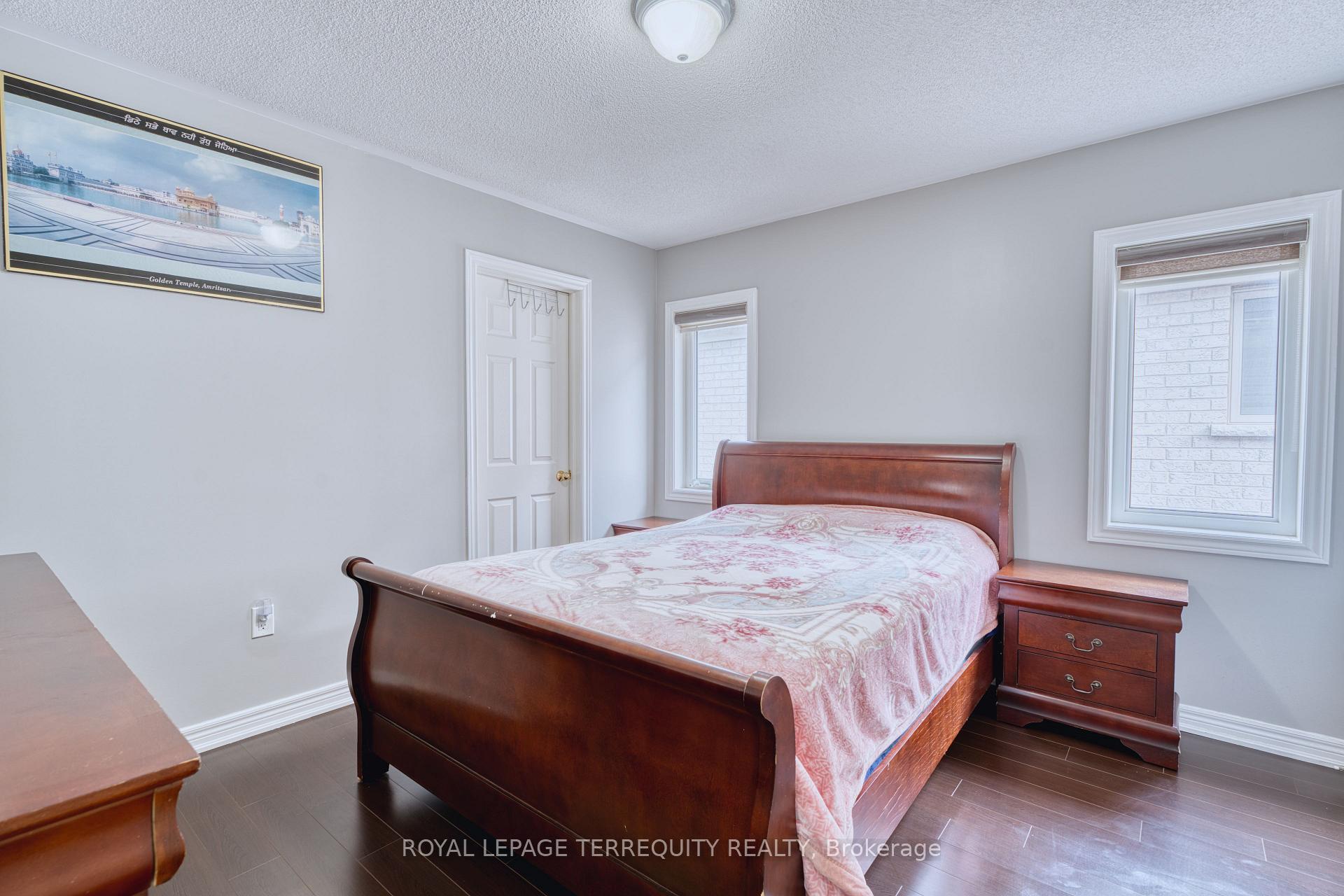 Photo 18 of 38 Rhapsody Crescent, Brampton, Vales of Castlemore — HOMEH