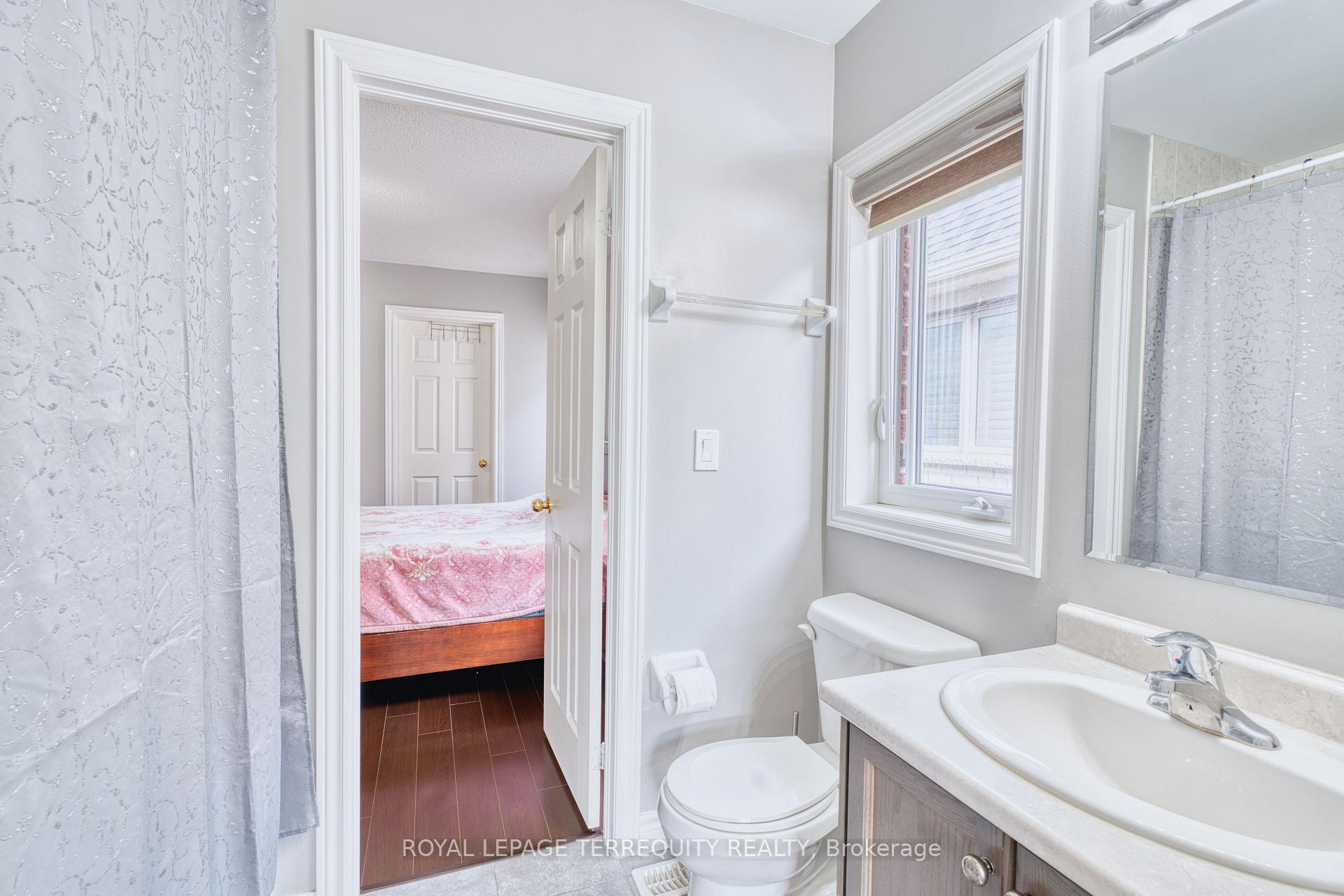 Photo 19 of 38 Rhapsody Crescent, Brampton, Vales of Castlemore — HOMEH