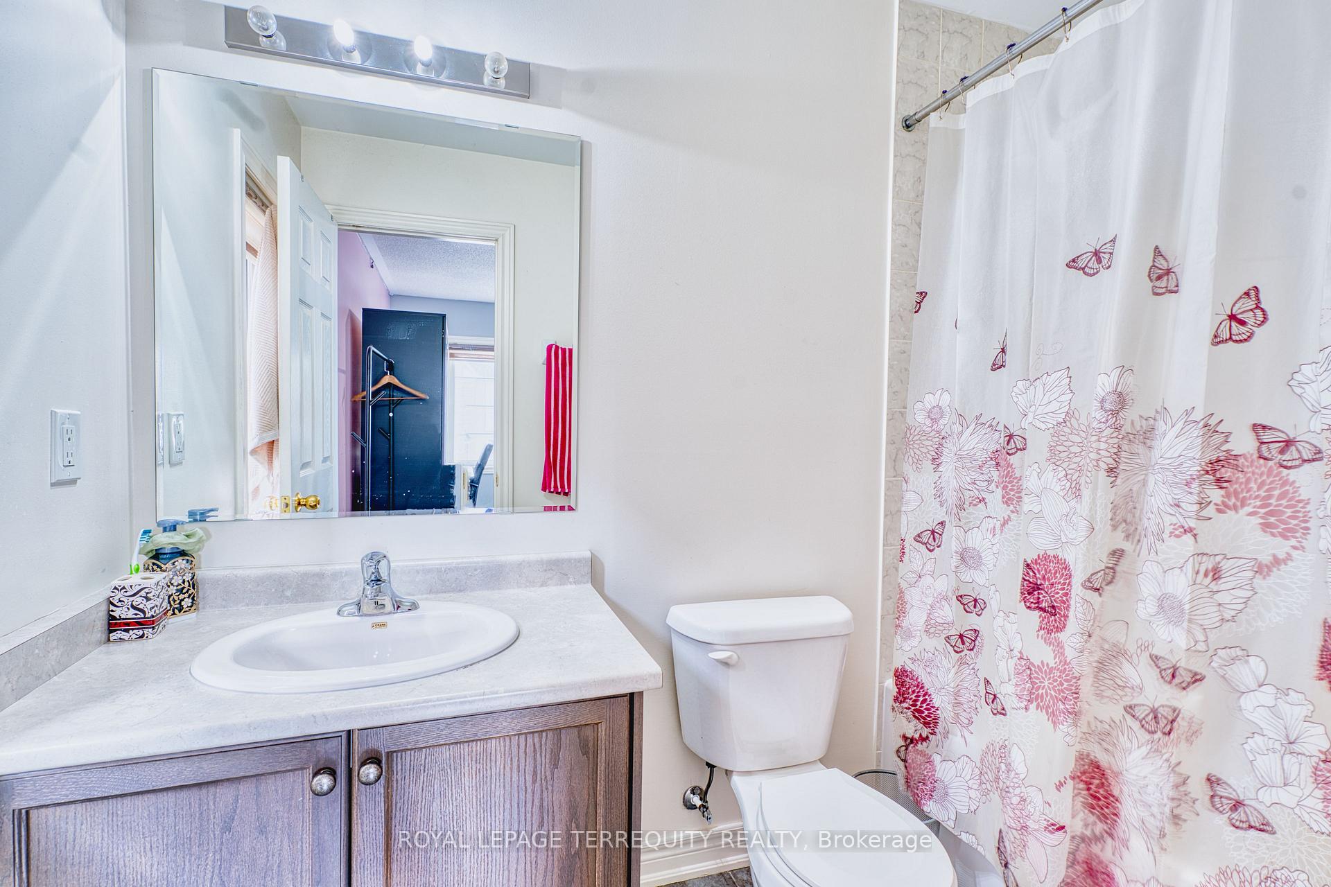 Photo 26 of 38 Rhapsody Crescent, Brampton, Vales of Castlemore — HOMEH