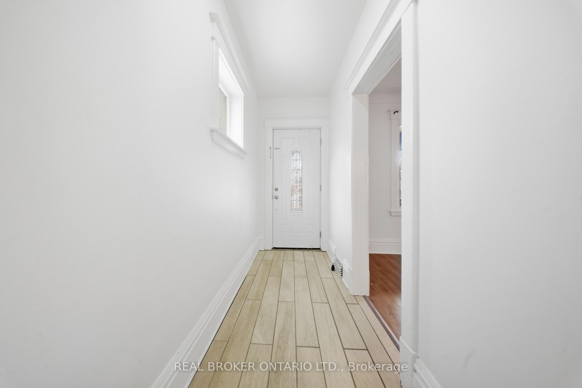 Photo 4 of 1082 Cannon Street E, Hamilton, Crown Point — HOMEH