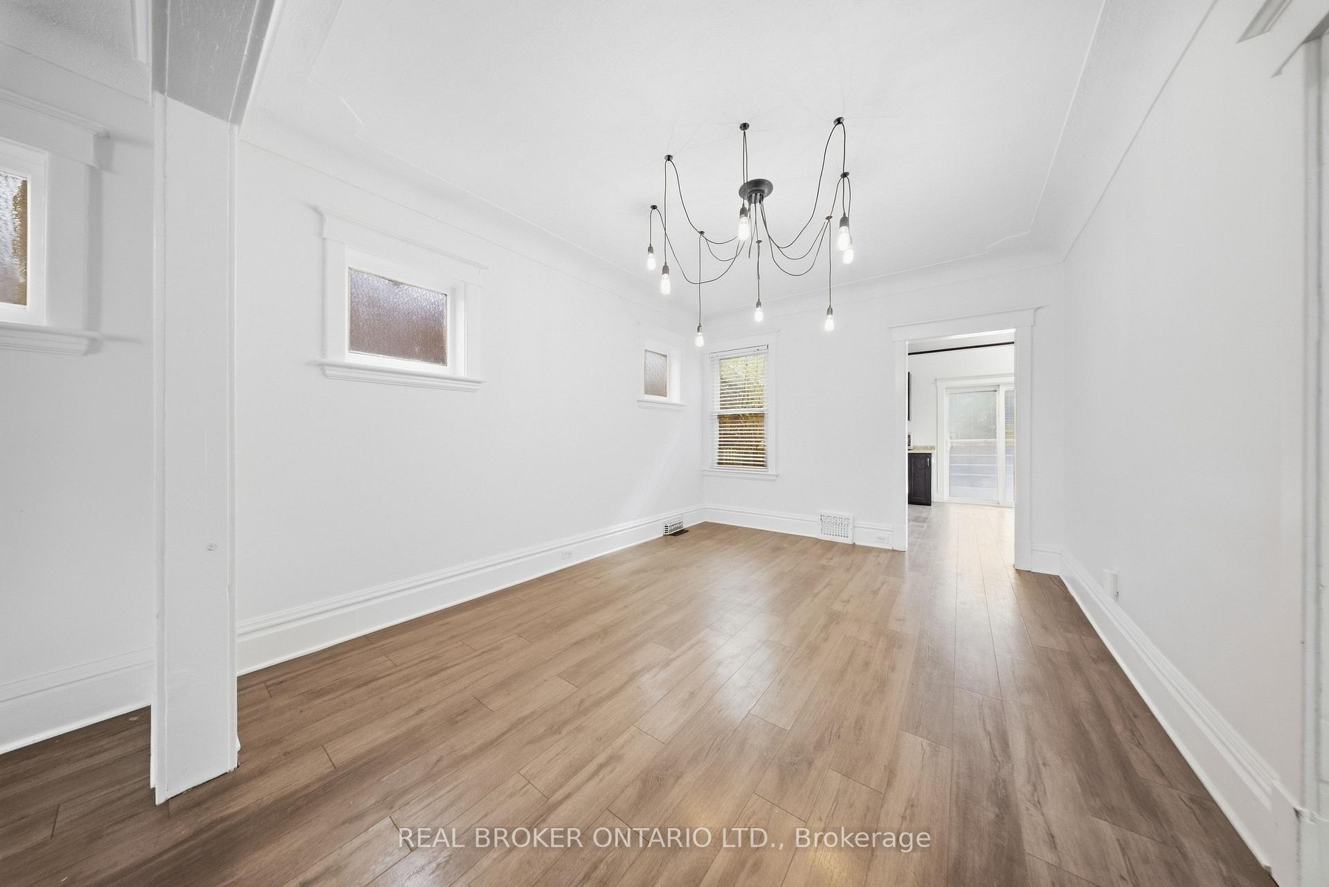 Photo 7 of 1082 Cannon Street E, Hamilton, Crown Point — HOMEH