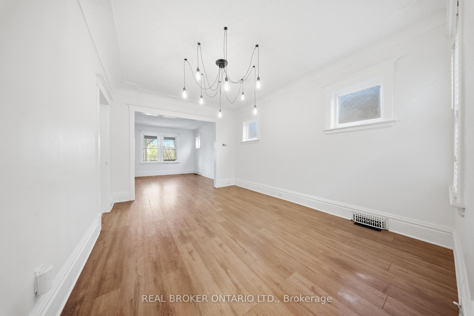 Photo 8 of 1082 Cannon Street E, Hamilton, Crown Point — HOMEH