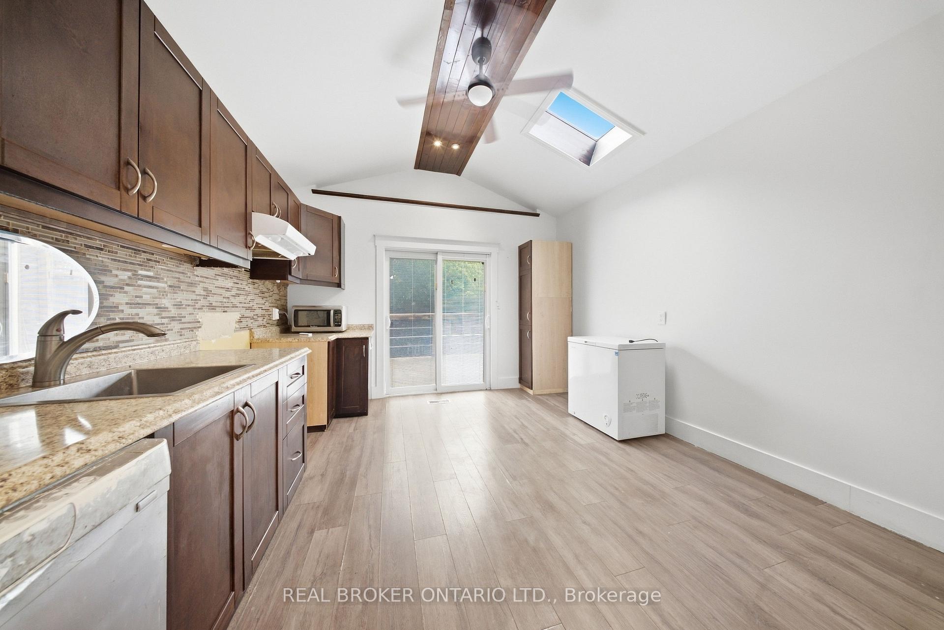 Photo 9 of 1082 Cannon Street E, Hamilton, Crown Point — HOMEH