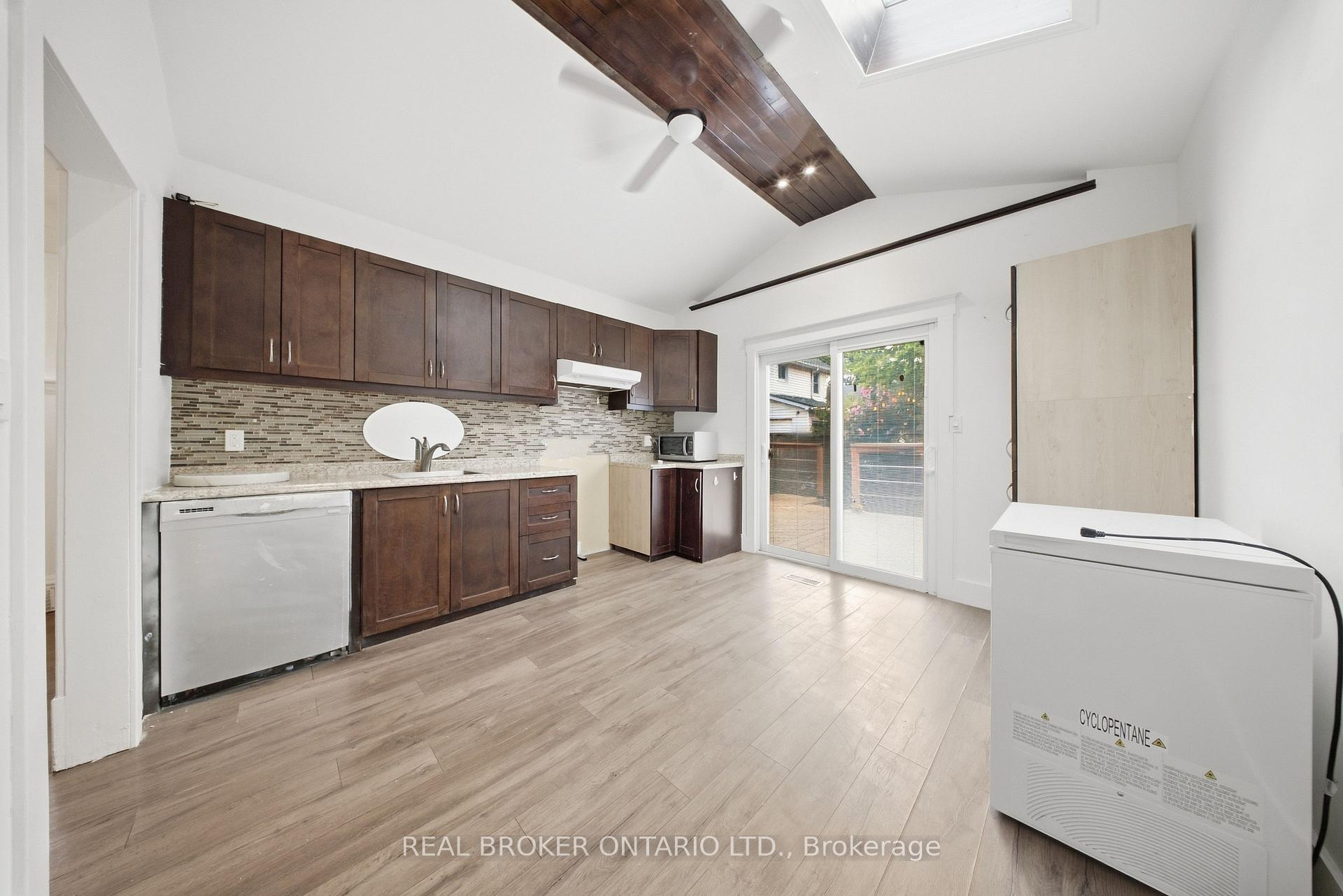 Photo 10 of 1082 Cannon Street E, Hamilton, Crown Point — HOMEH