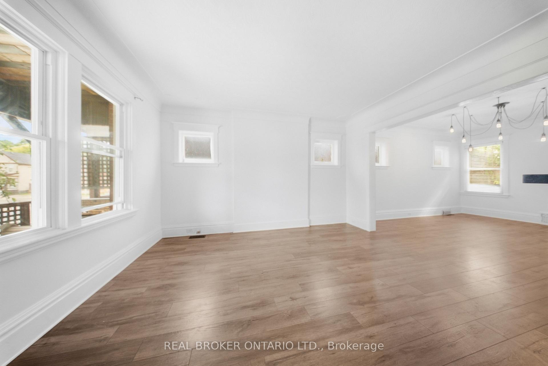 Photo 11 of 1082 Cannon Street E, Hamilton, Crown Point — HOMEH