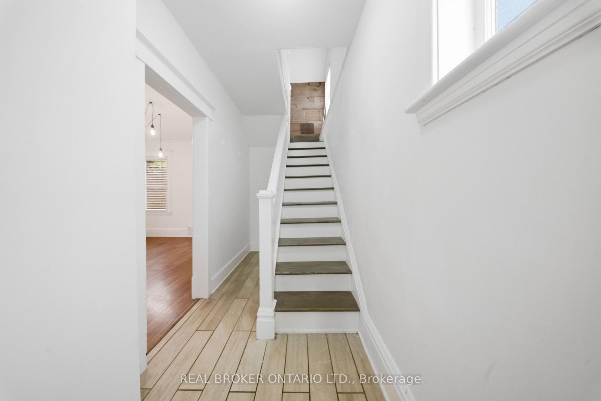 Photo 12 of 1082 Cannon Street E, Hamilton, Crown Point — HOMEH