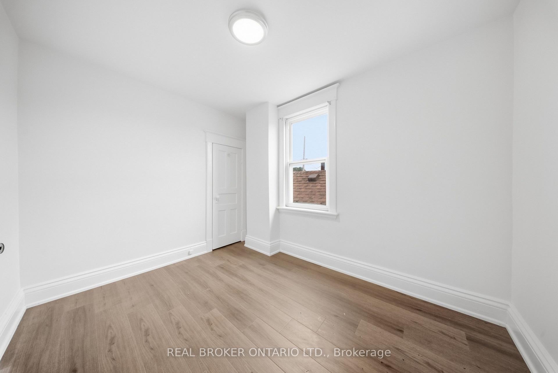 Photo 14 of 1082 Cannon Street E, Hamilton, Crown Point — HOMEH