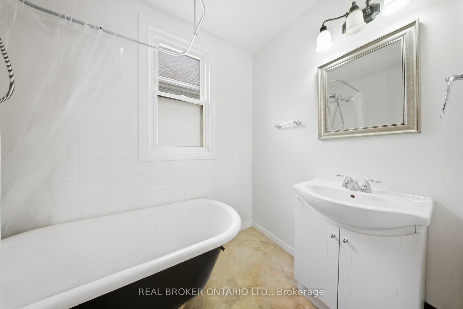 Photo 16 of 1082 Cannon Street E, Hamilton, Crown Point — HOMEH