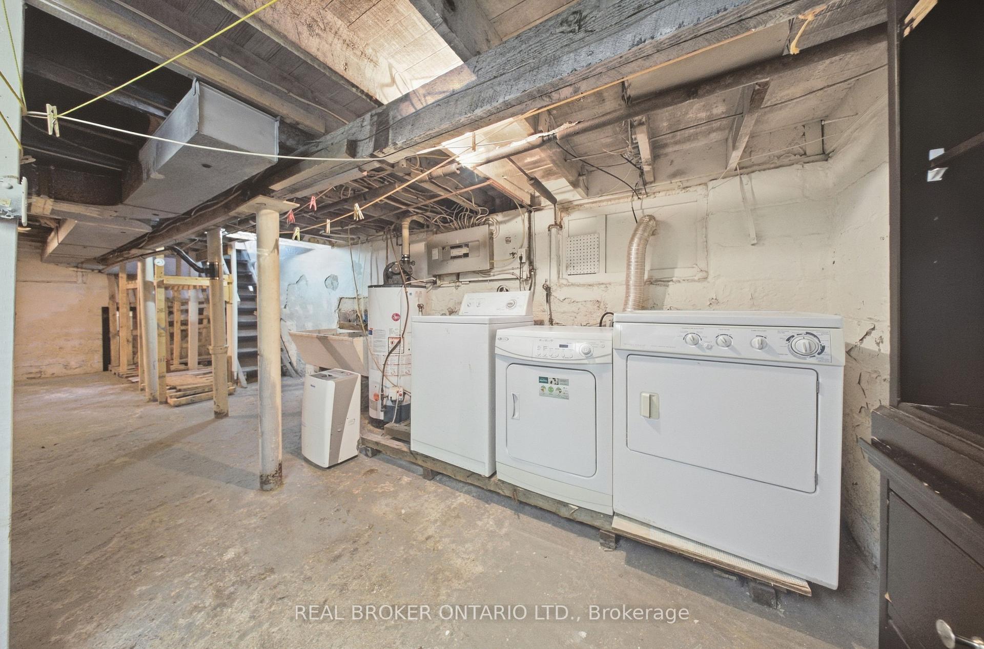 Photo 17 of 1082 Cannon Street E, Hamilton, Crown Point — HOMEH