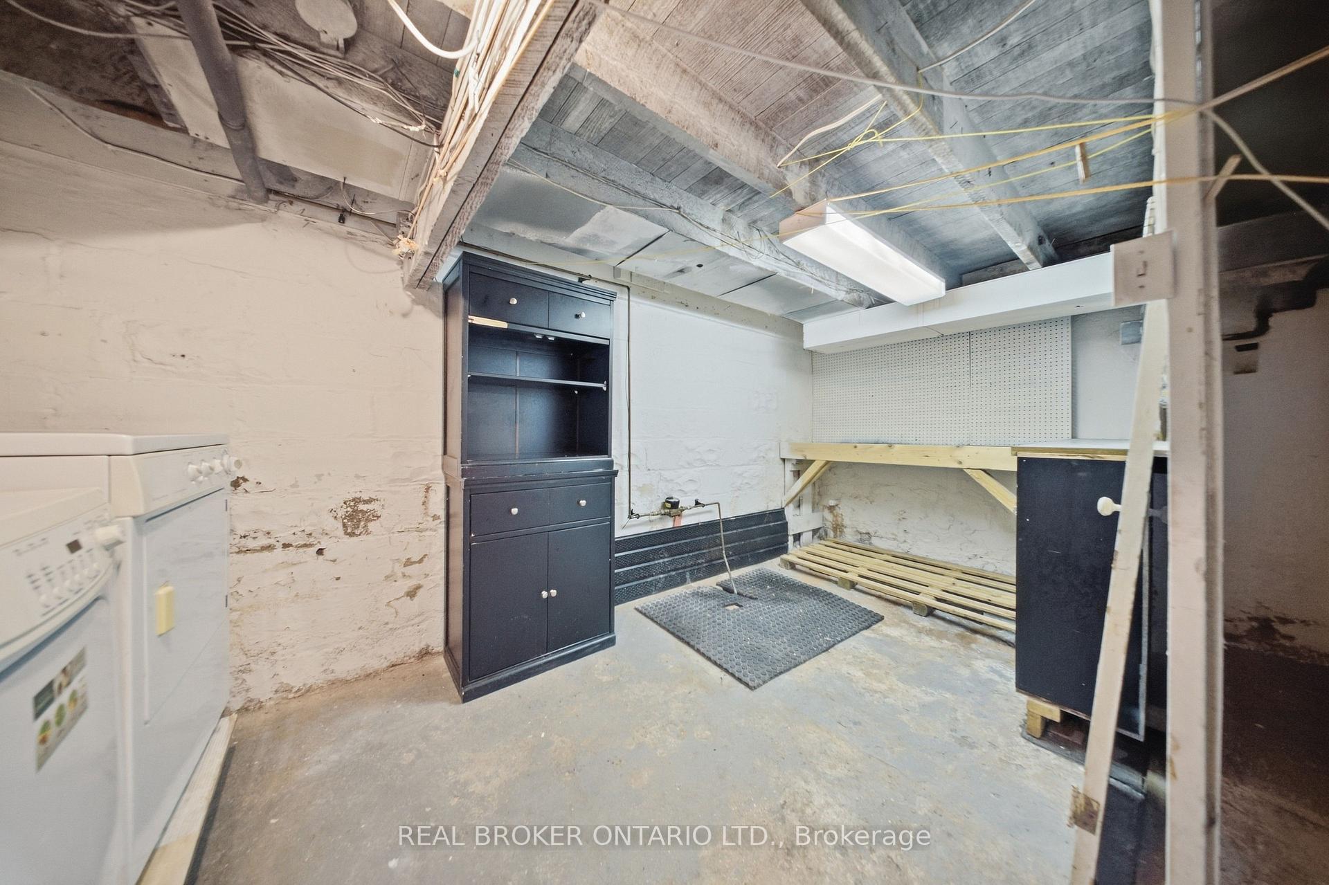 Photo 18 of 1082 Cannon Street E, Hamilton, Crown Point — HOMEH