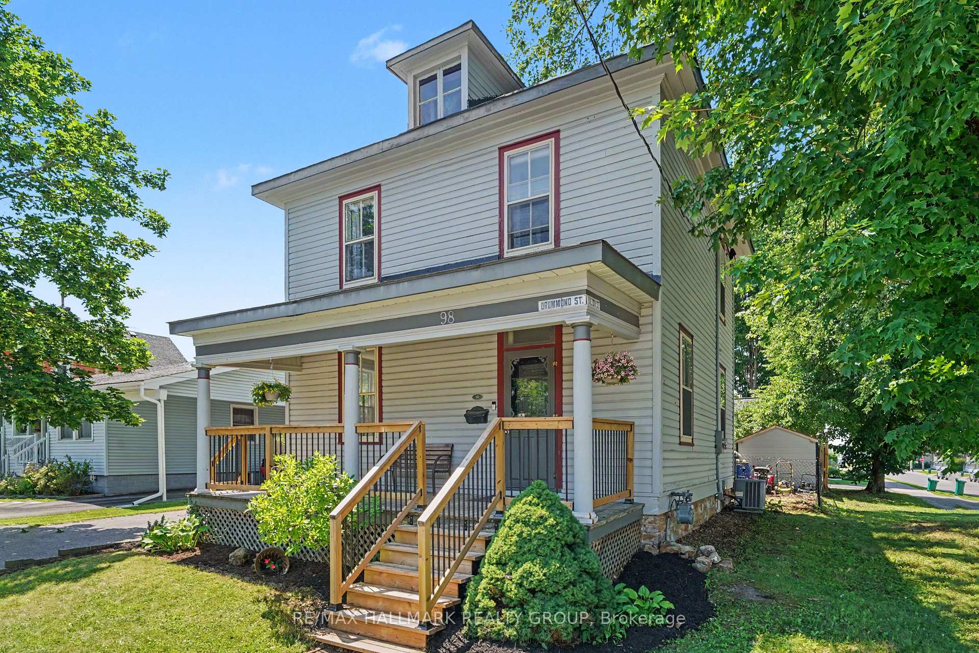 Photo of 98 Drummond Street E