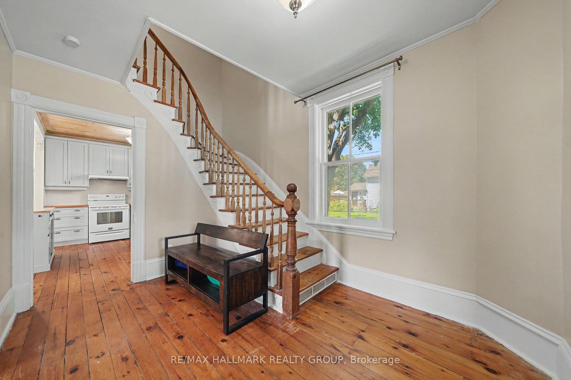 Photo 8 of 98 Drummond Street E, Perth, Perth — HOMEH