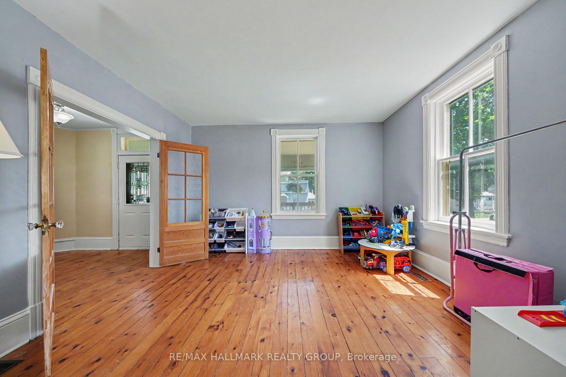 Photo 11 of 98 Drummond Street E, Perth, Perth — HOMEH