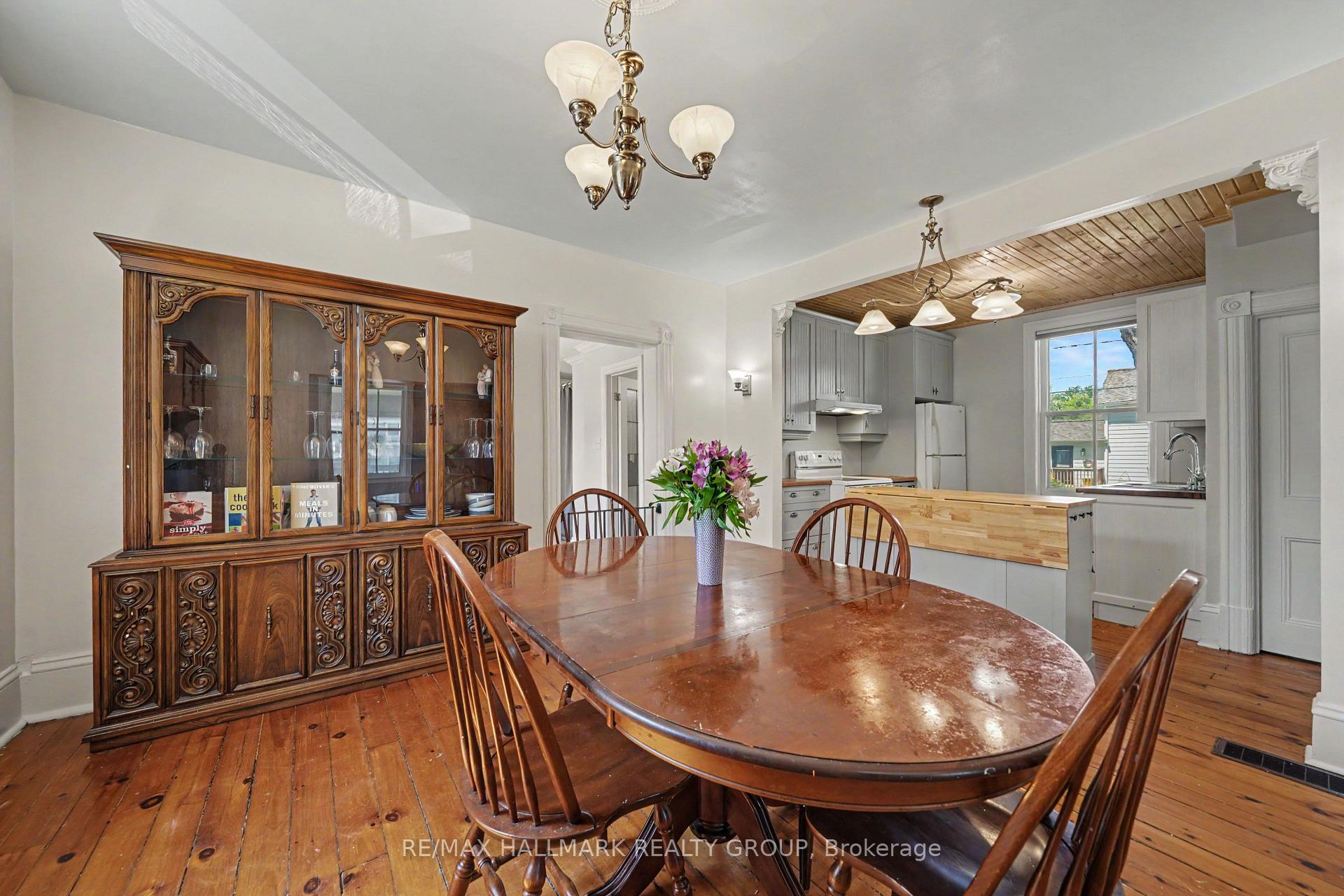 Photo 15 of 98 Drummond Street E, Perth, Perth — HOMEH