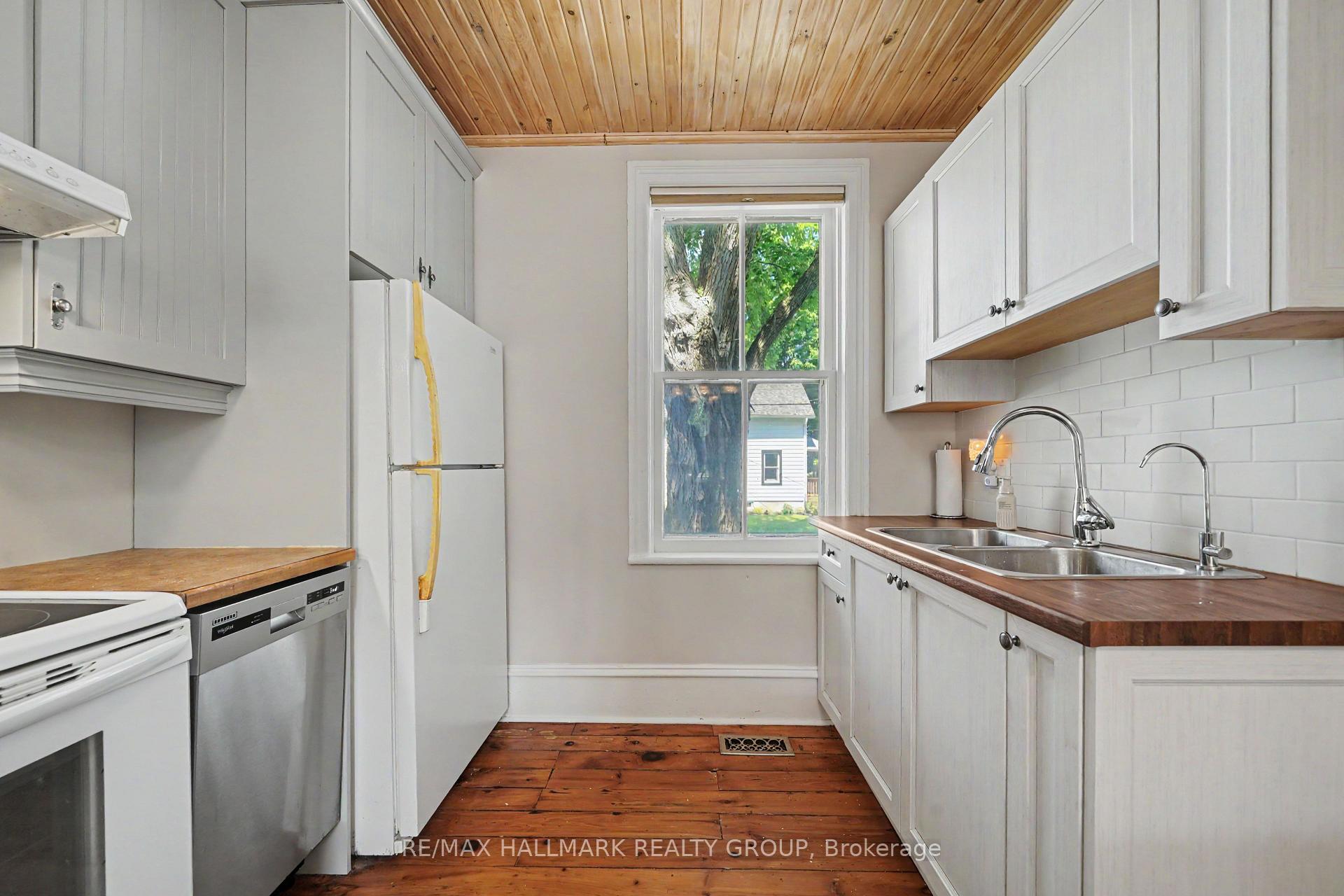 Photo 18 of 98 Drummond Street E, Perth, Perth — HOMEH