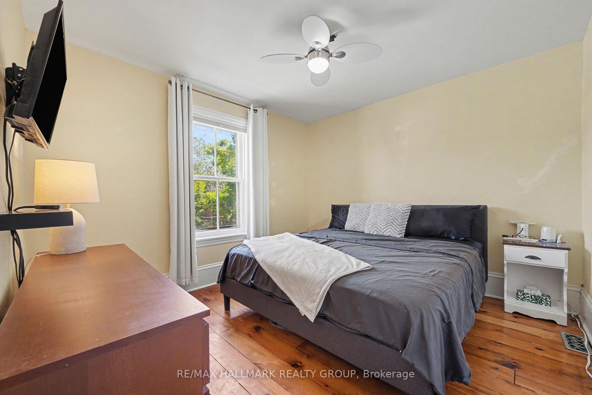 Photo 33 of 98 Drummond Street E, Perth, Perth — HOMEH